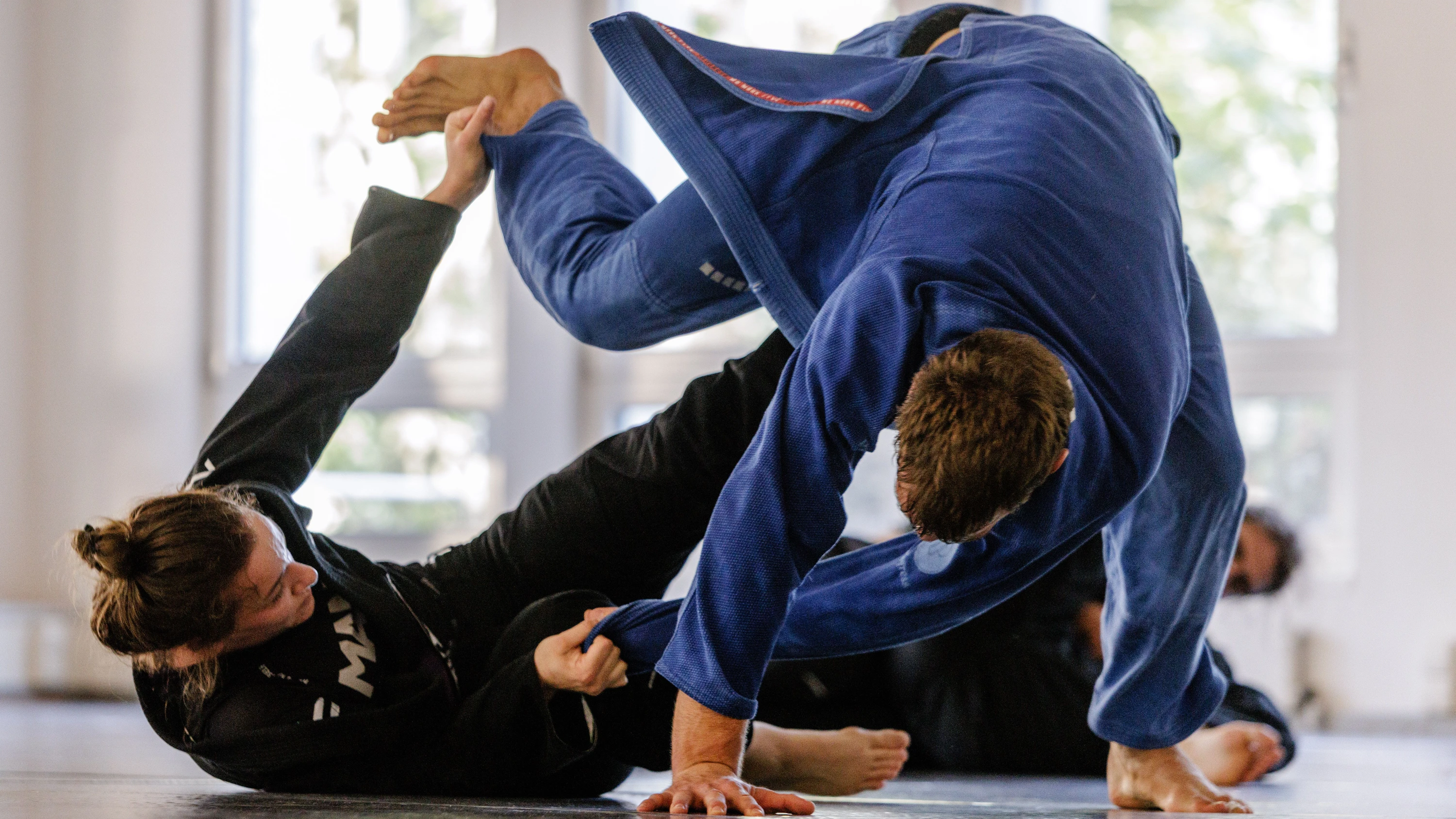 Es geht nicht nur um Stärke: Im Brazilian Jiu-Jitsu (BJJ) trainieren auch Frauen unter Vollkontakt mit Männern im Sparring. - Emil Eichinger