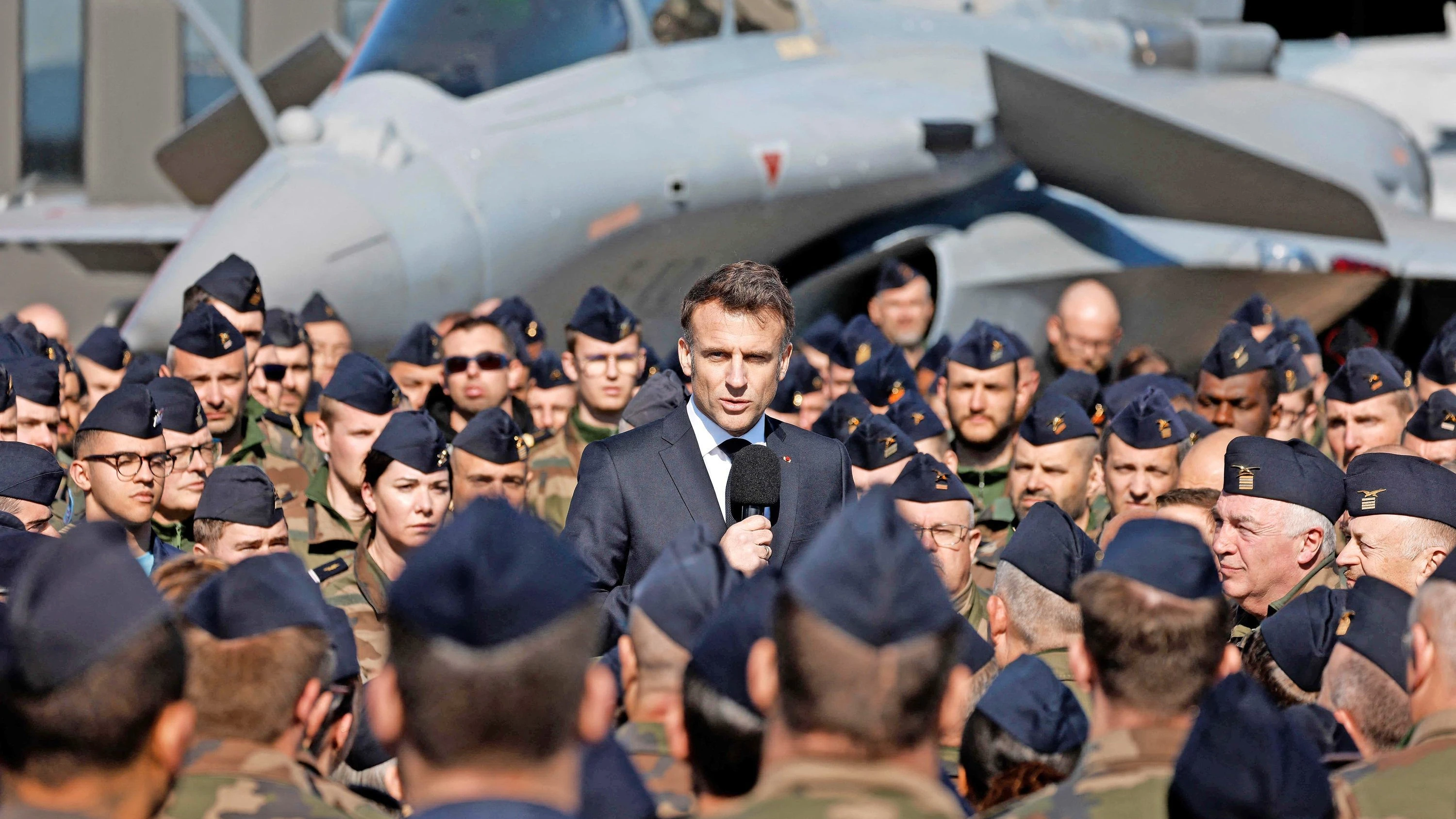 Auf freiwilliger Basis: Frankreich kehrt zum Wehrdienst zurück