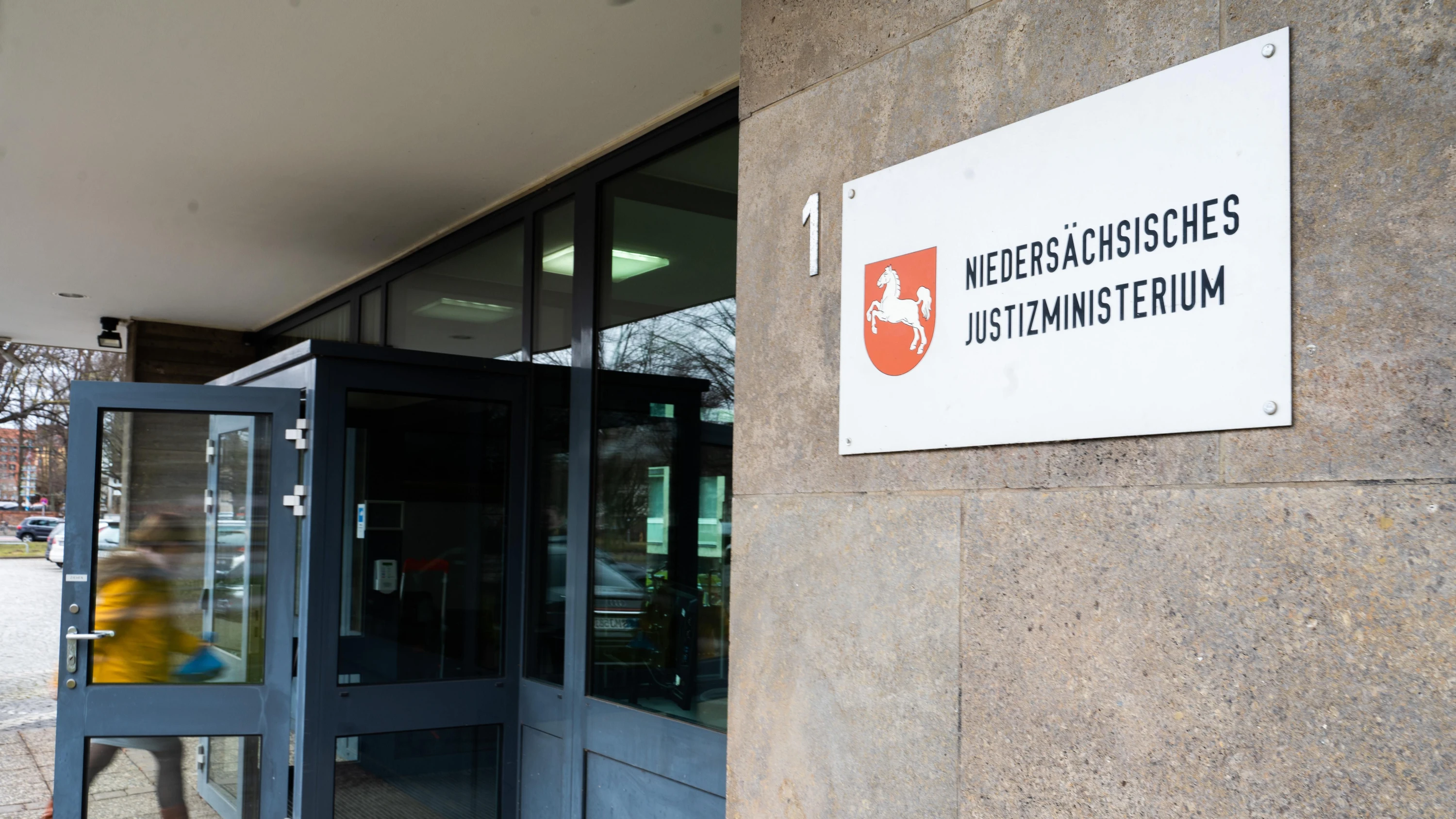 Aussteigerhilfe rechts: „Junge Freiheit“ verklagt Niedersachsen wegen Extremismuspranger
