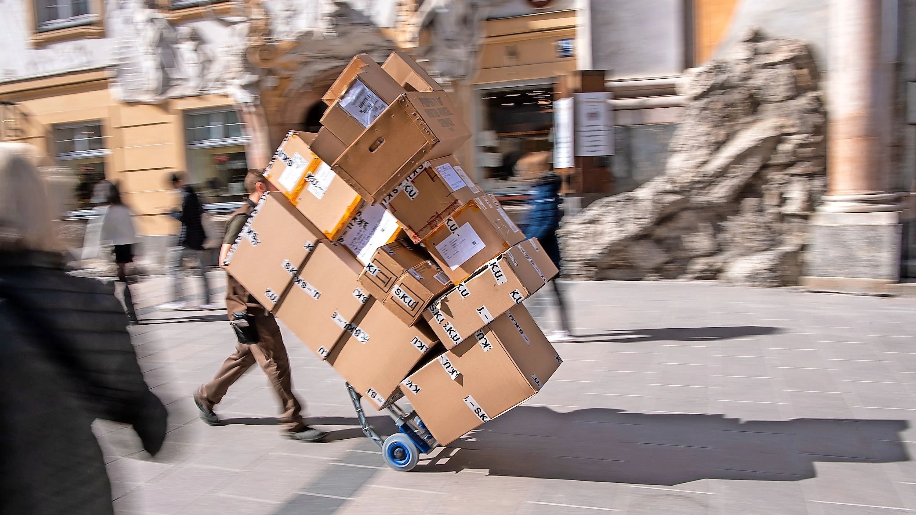 Paketdienst-Kontrollaktion: Boten fehlen Schutz und Toilette Paketdienst-Kontrollaktion: Boten fehlen Schutz und Toilette