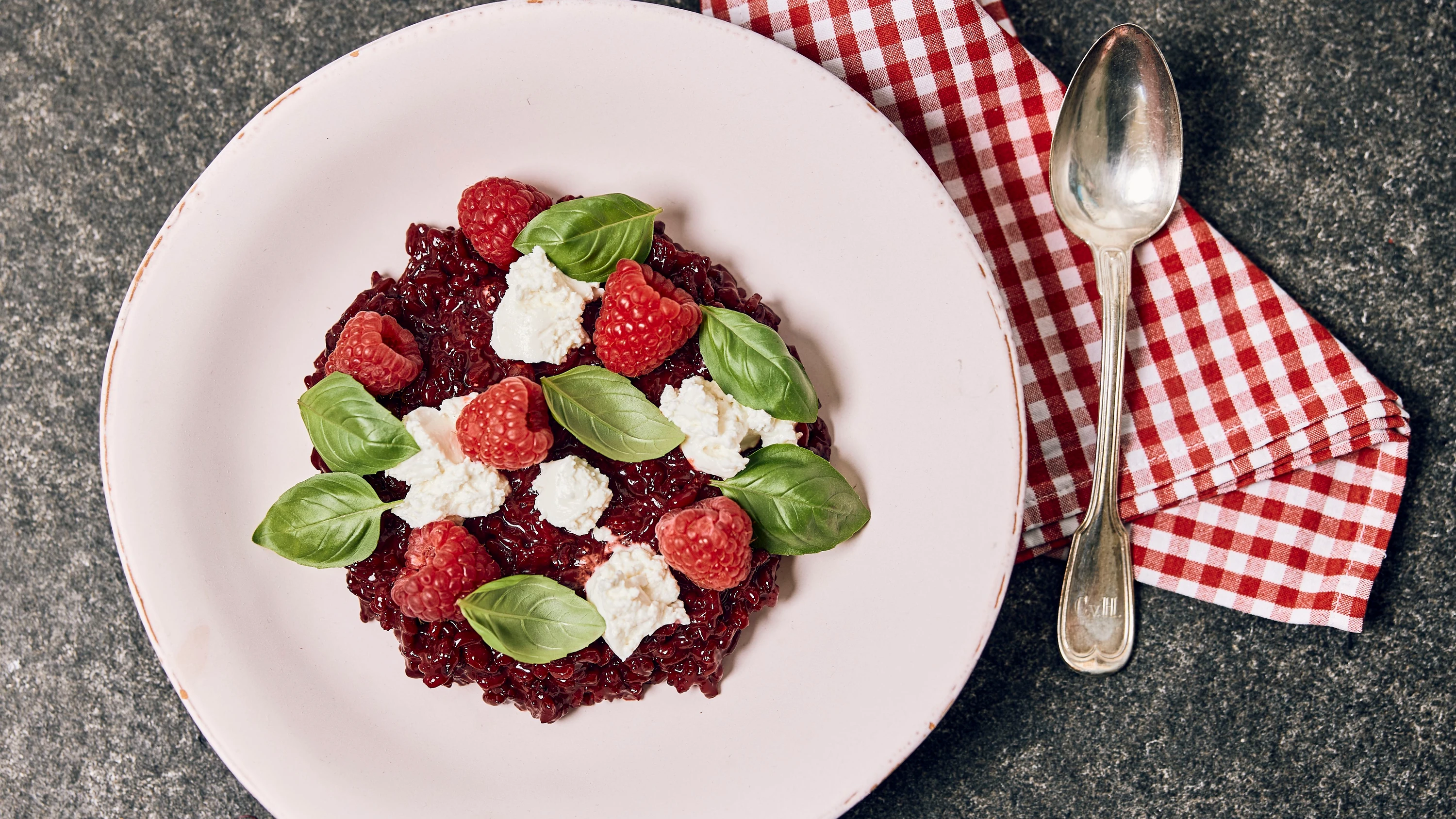Rote-Bete-Risotto: Dieses Rezept ist fast schon ein legales Doping-Mittel Rote-Bete-Risotto: Dieses Rezept ist fast schon ein legales Doping-Mittel