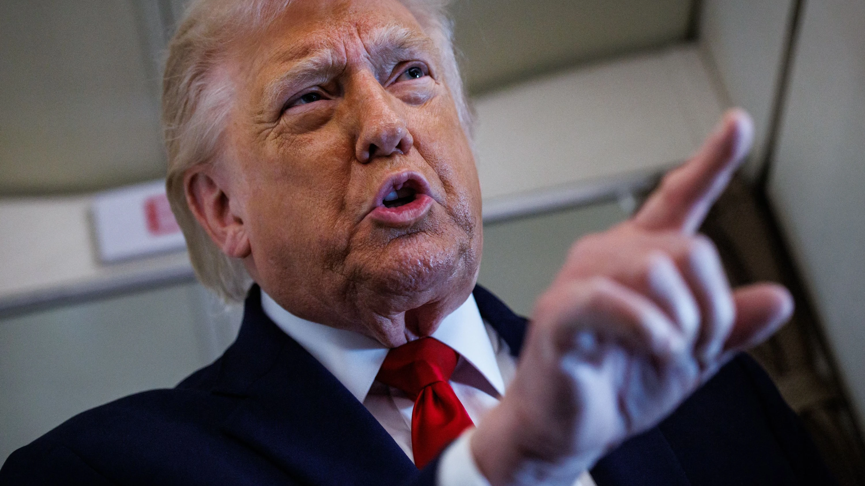 USA unter Trump: „Sie sind unaufrichtig oder dumm“: Trump verlässt Interview