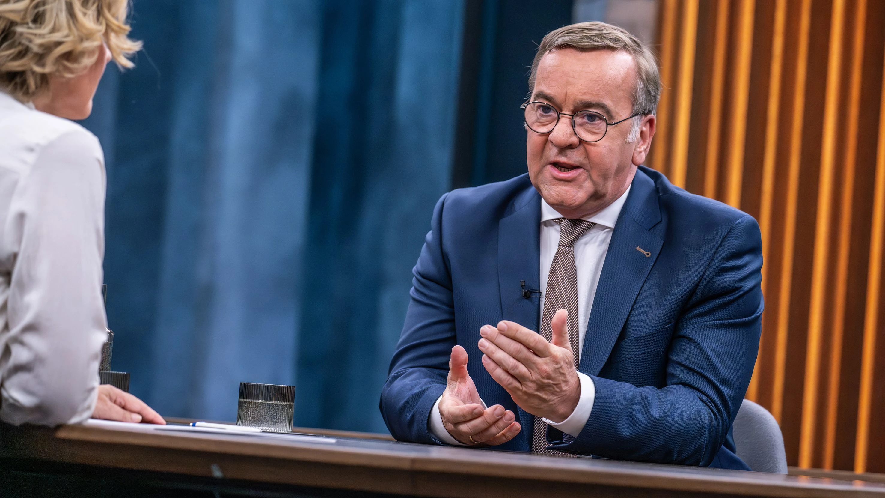 tv-kRITIK: Caren Miosga: Soll Deutschland die Fußball-WM in den USA boykottieren?