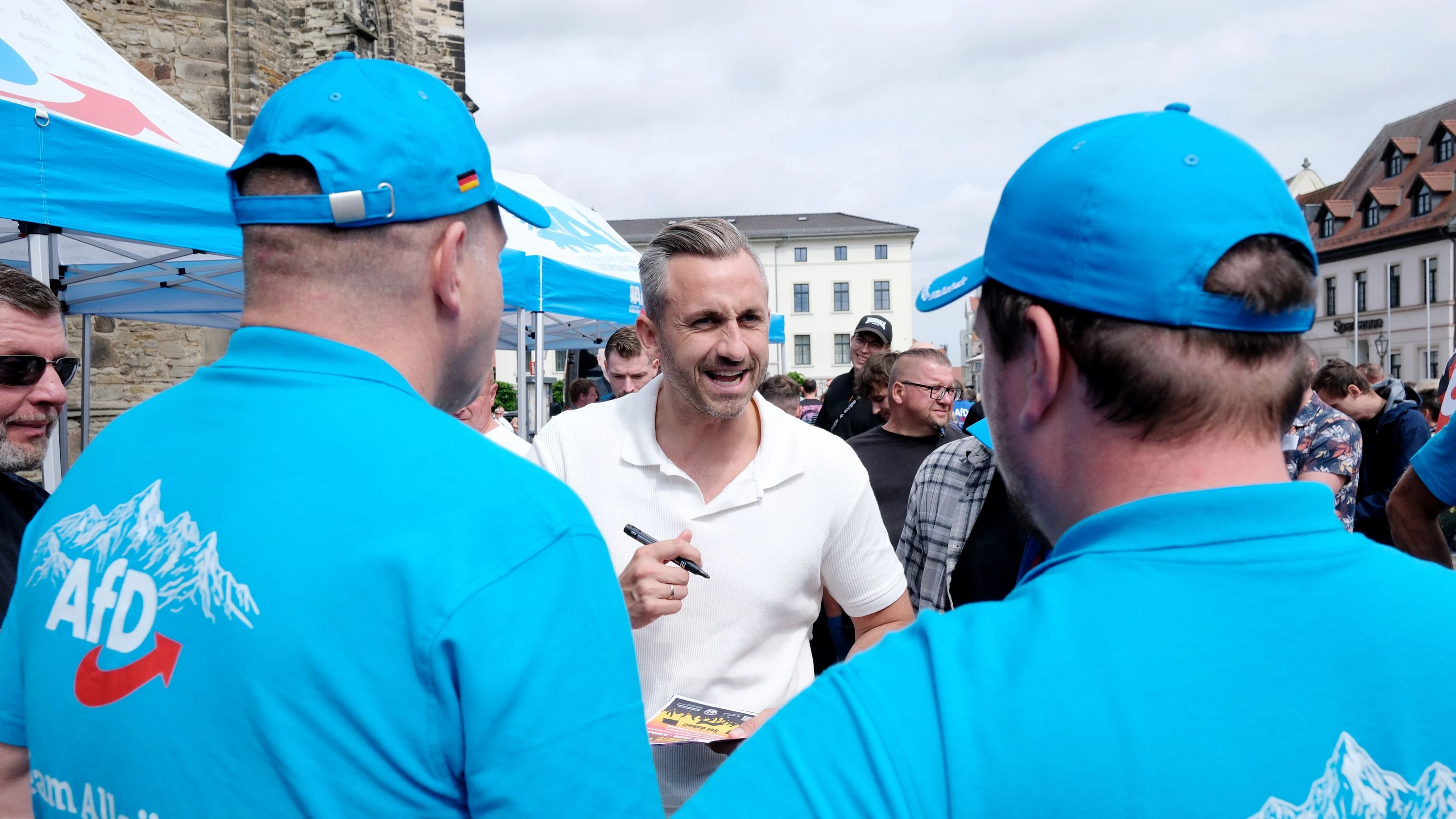 AfD-Versprechen: Blaues Wunder AfD-Versprechen: Blaues Wunder