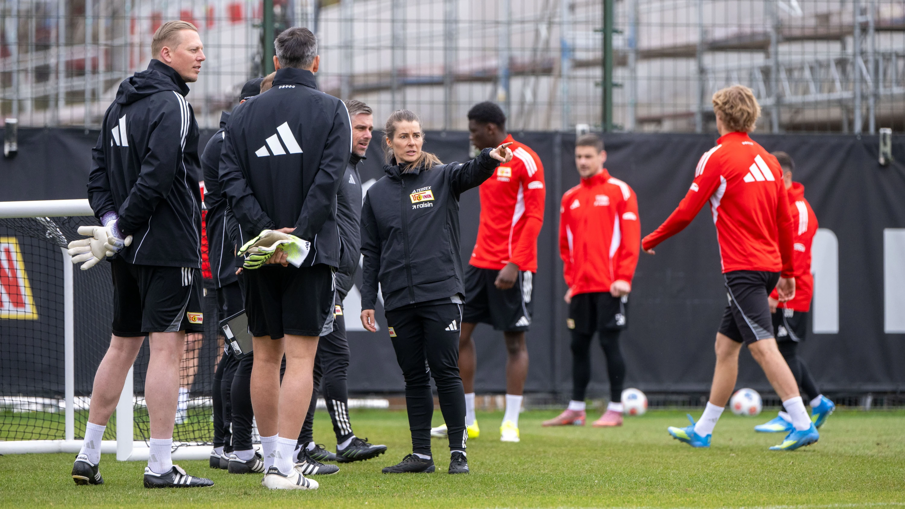 Premiere als Cheftrainerin: Marie-Louise Eta trotzt Hype und Nieselregen Premiere als Cheftrainerin: Marie-Louise Eta trotzt Hype und Nieselregen