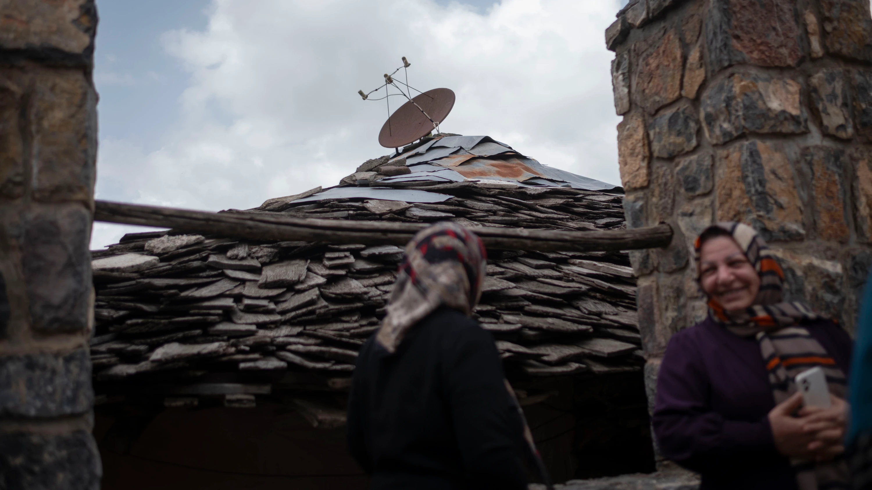 F.A.Z. Podcast Wissen: So schmuggelt ein Aktivist Daten an Irans Zensur vorbei