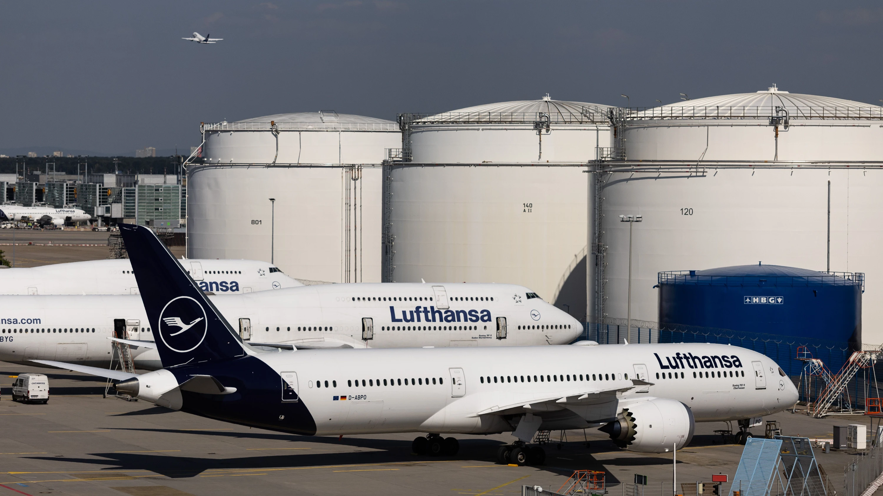 Die Preise für Kerosin haben merklich nachgelassen, die Lufthansa-Aktie profitiert. - Lucas Bäuml