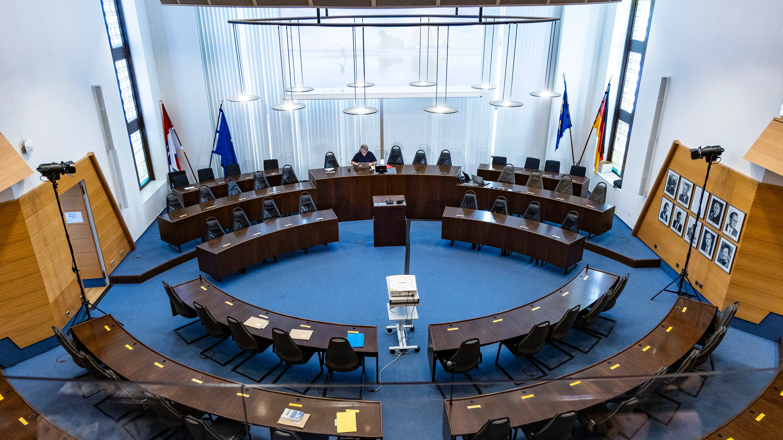Neue Wiesbadener Koalition: Auftakt mit Widersprüchen Neue Wiesbadener Koalition: Auftakt mit Widersprüchen