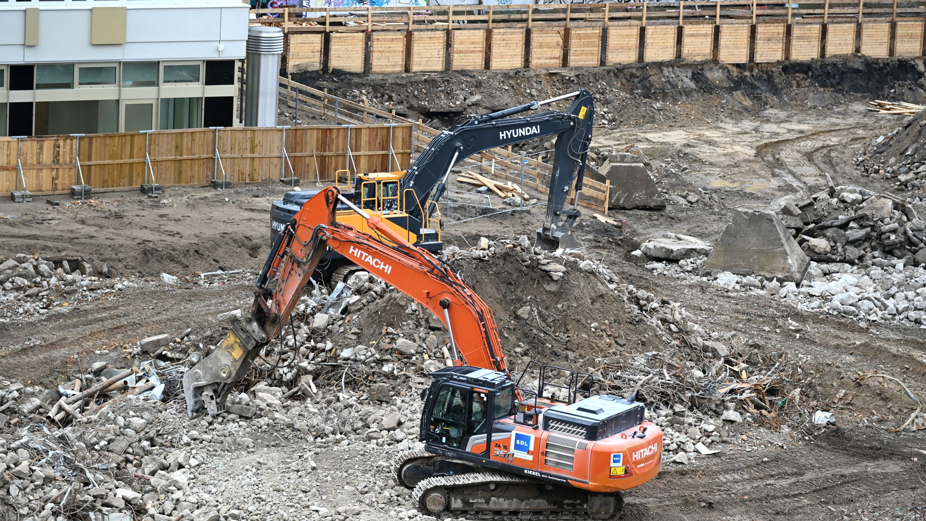 Öffentliche Aufträge: Tariftreuegesetz beschlossen, doch der Konflikt geht weiter