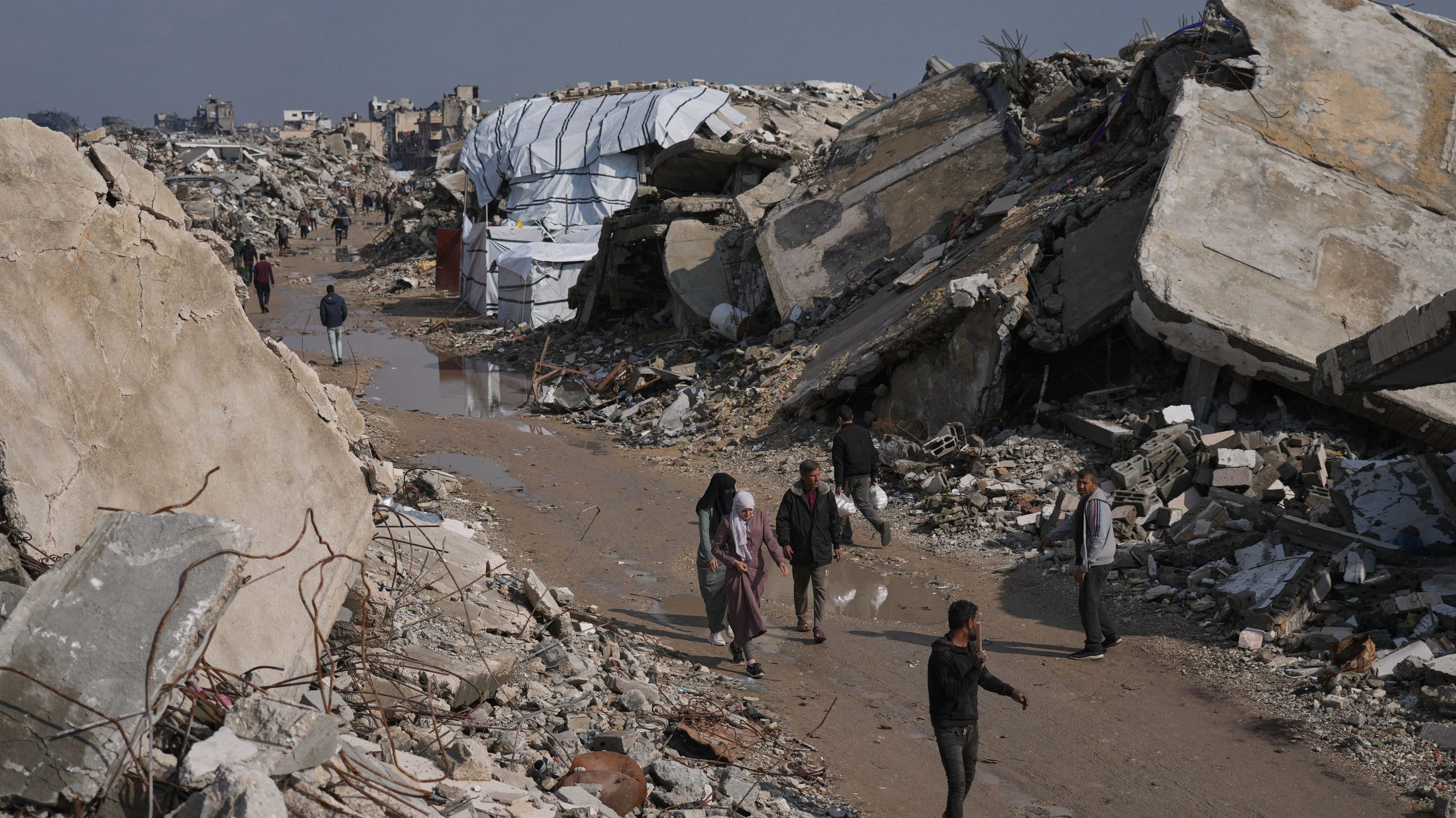 Wie Radikale rekrutieren: Die Zielgruppe der Extremisten wird immer jünger Wie Radikale rekrutieren: Die Zielgruppe der Extremisten wird immer jünger