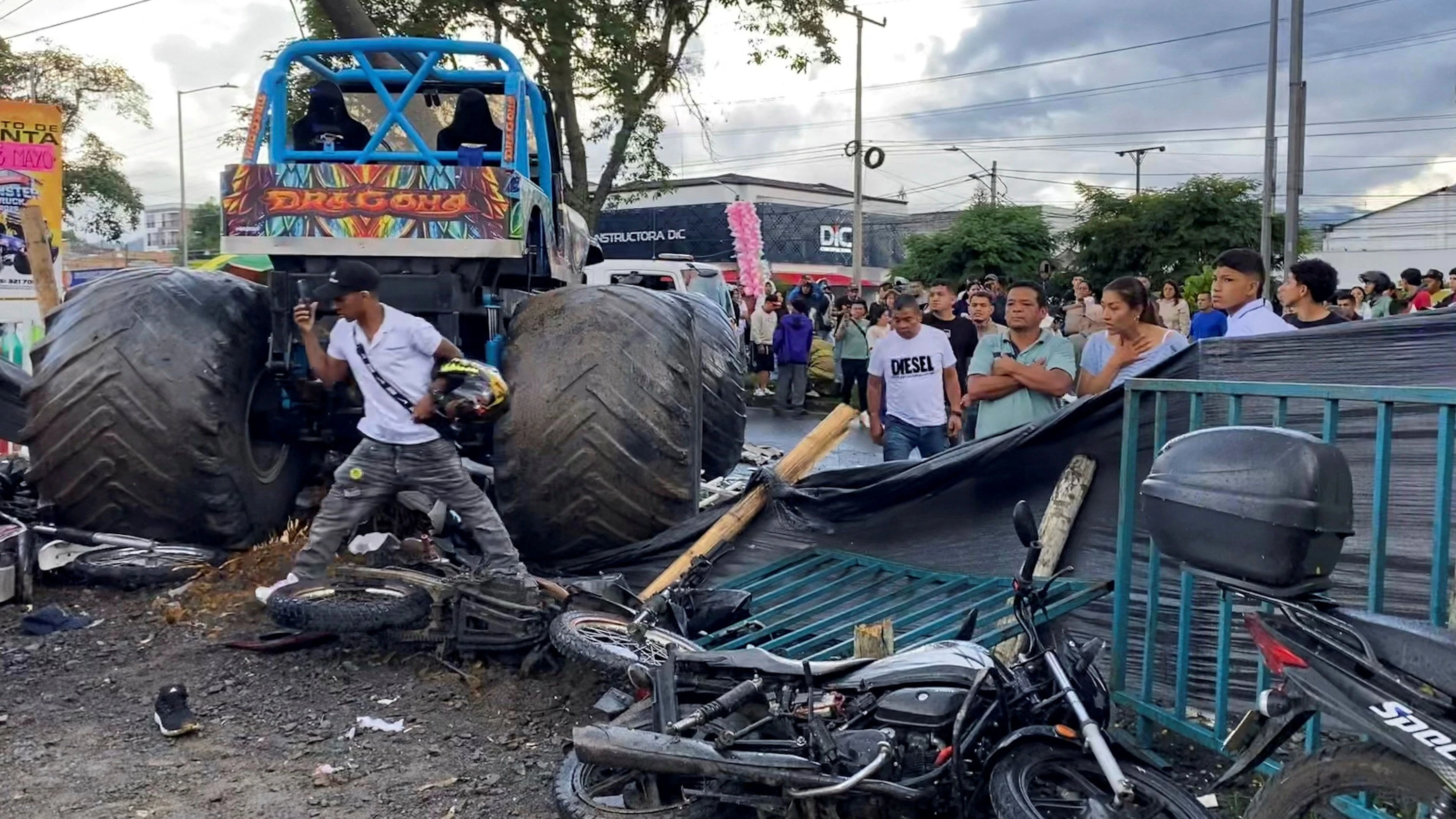 Bild: Unglück in Kolumbien: Monstertruck rast in Menschenmenge