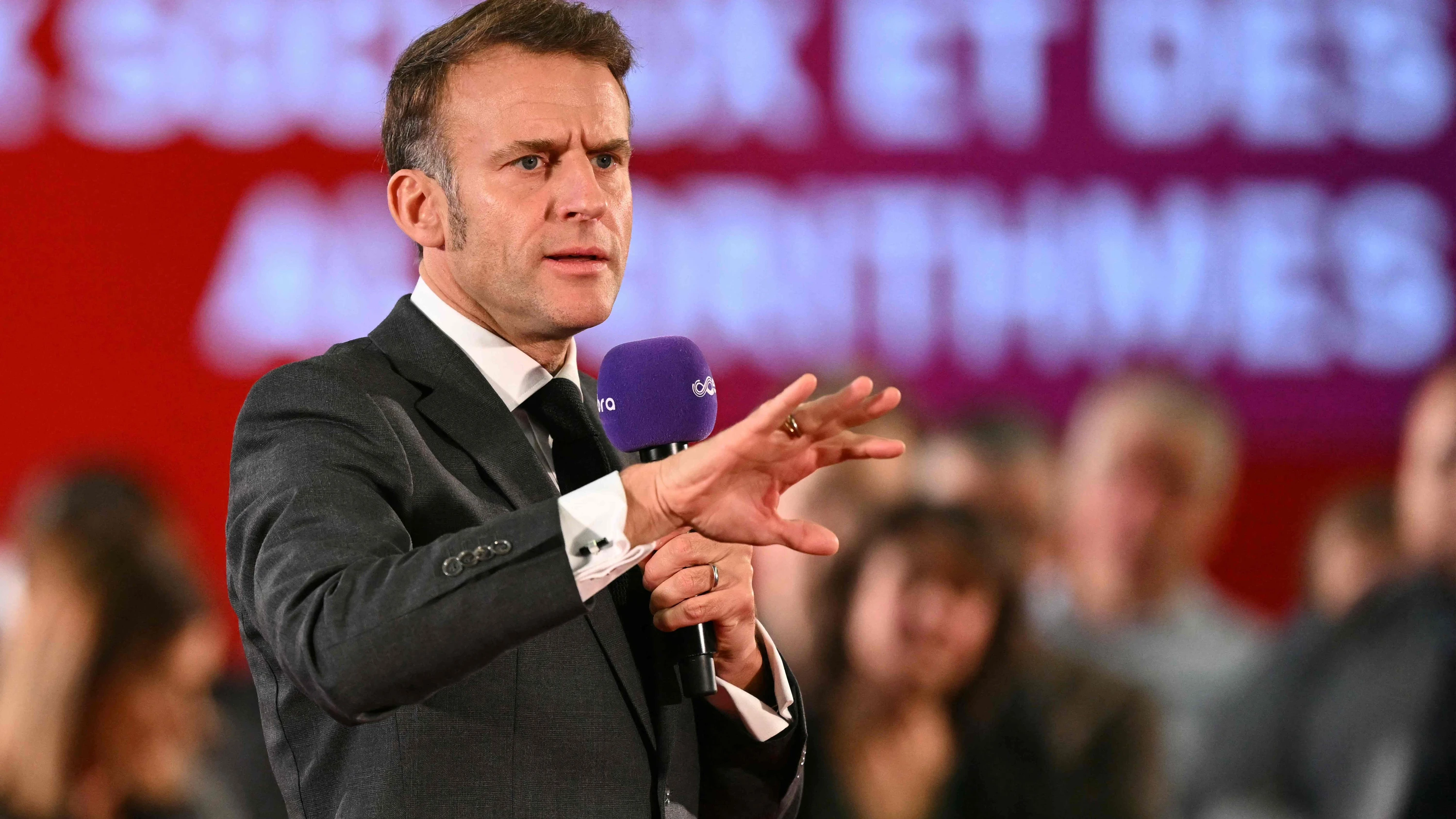 „Wahrheitsministerium“: Macron als „Oberzensor“ gegen Fake News?