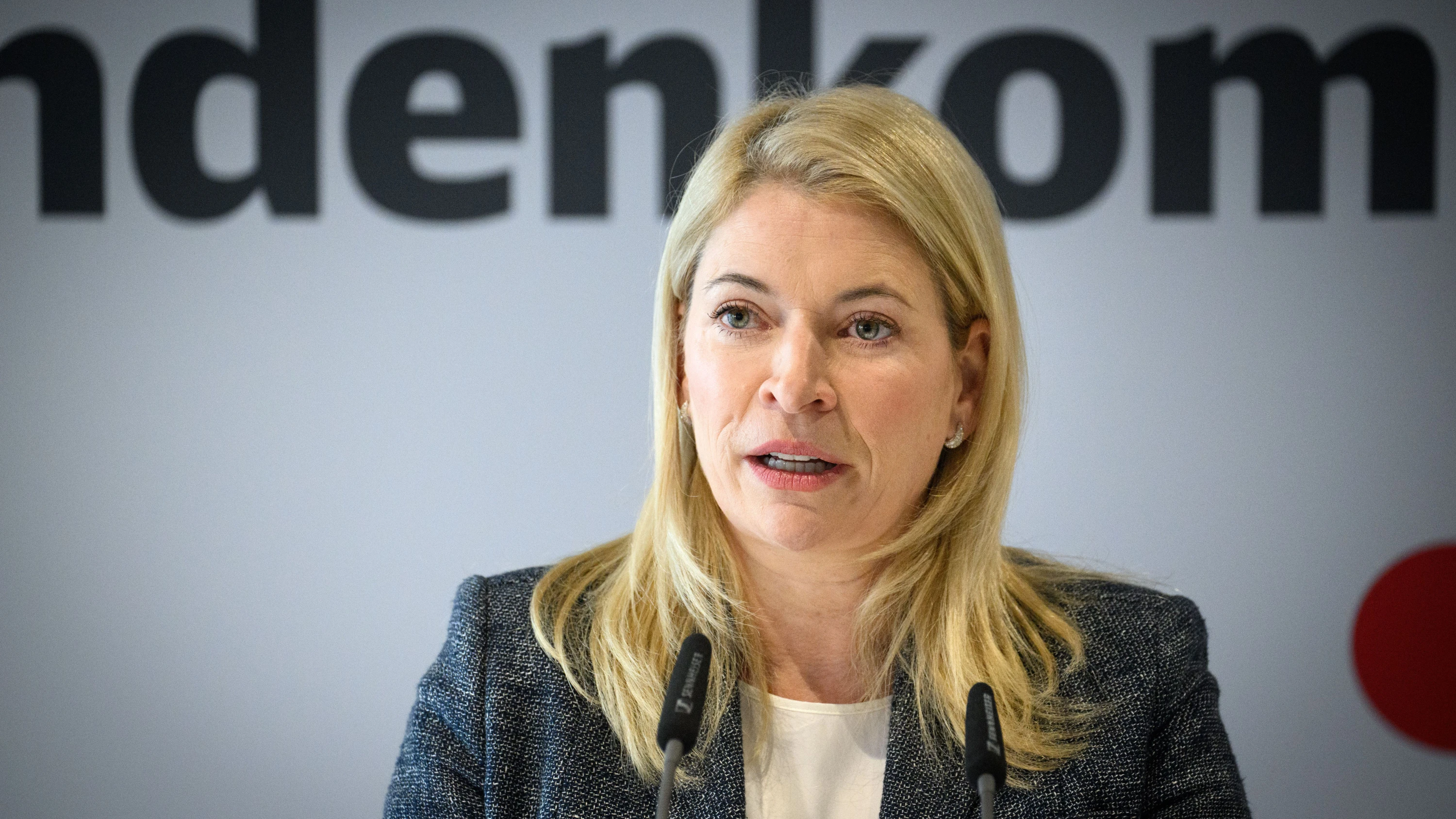 Will langsamer vorgehen: Evelyn Palla, Vorstandsvorsitzende der Deutschen Bahn - dpa