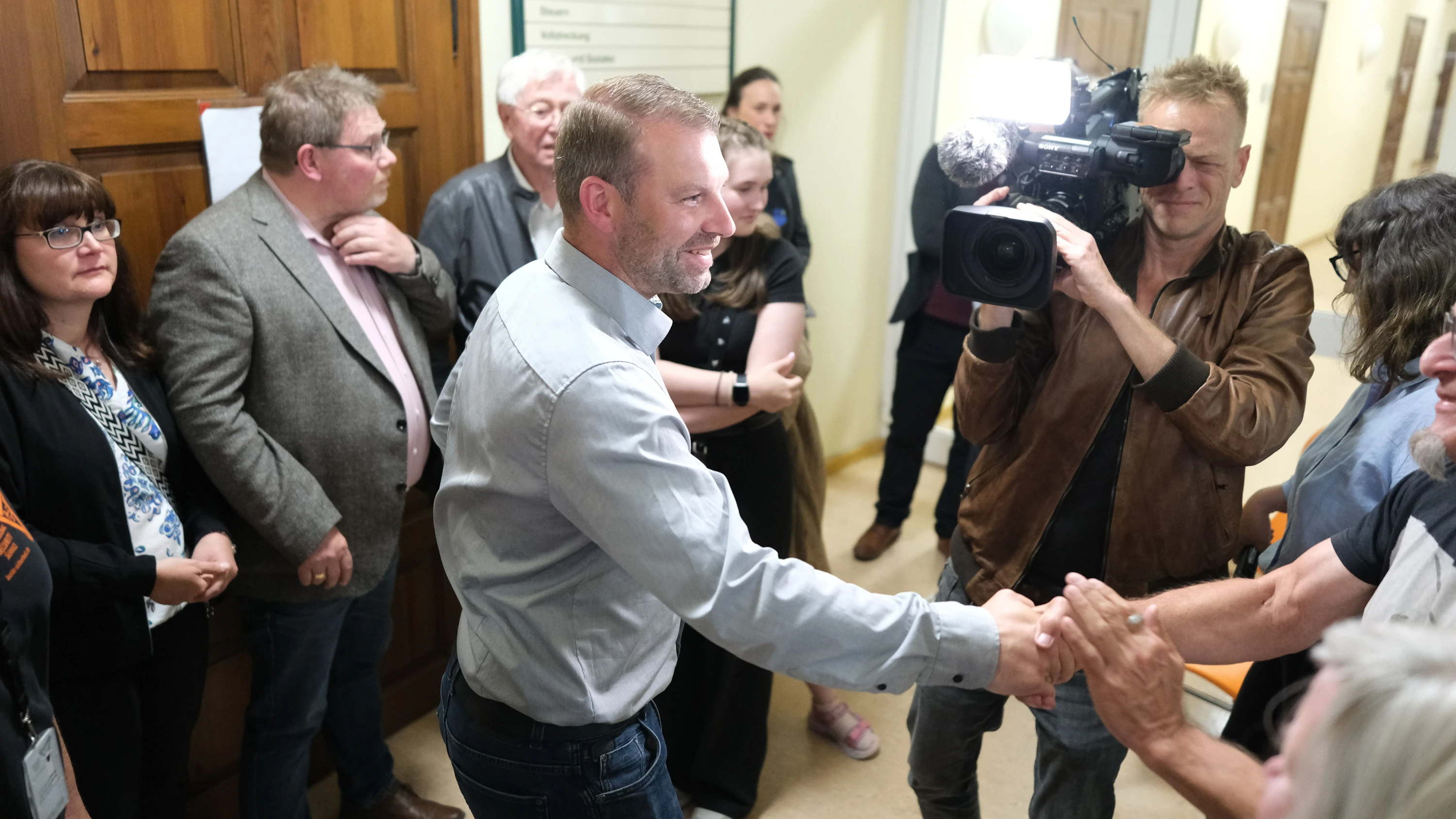 Deutschland-Liveblog: CDU-Kandidat siegt in Aue-Bad Schlema knapp gegen Rechtsextremisten