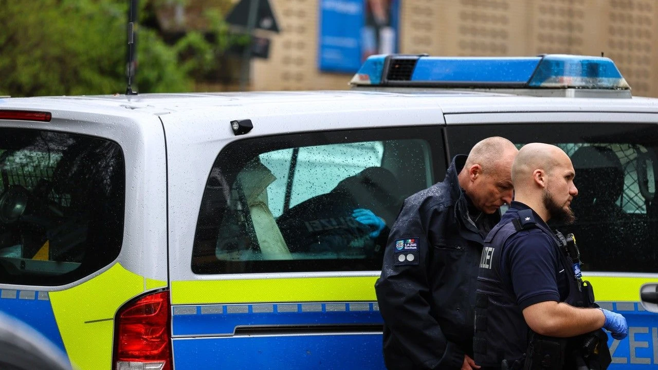 Witten: Zwölfjähriger stirbt nach Messerangriff – Vater ist tatverdächtig Witten: Zwölfjähriger stirbt nach Messerangriff – Vater ist tatverdächtig