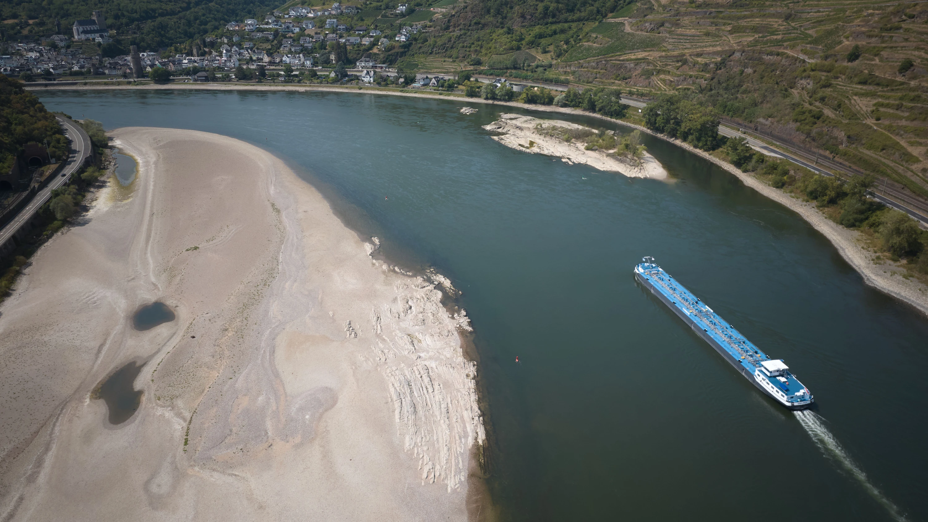 F.A.Z.-Frühdenker: Welchen Einfluss hat das Niedrigwasser auf den Spritpreis?