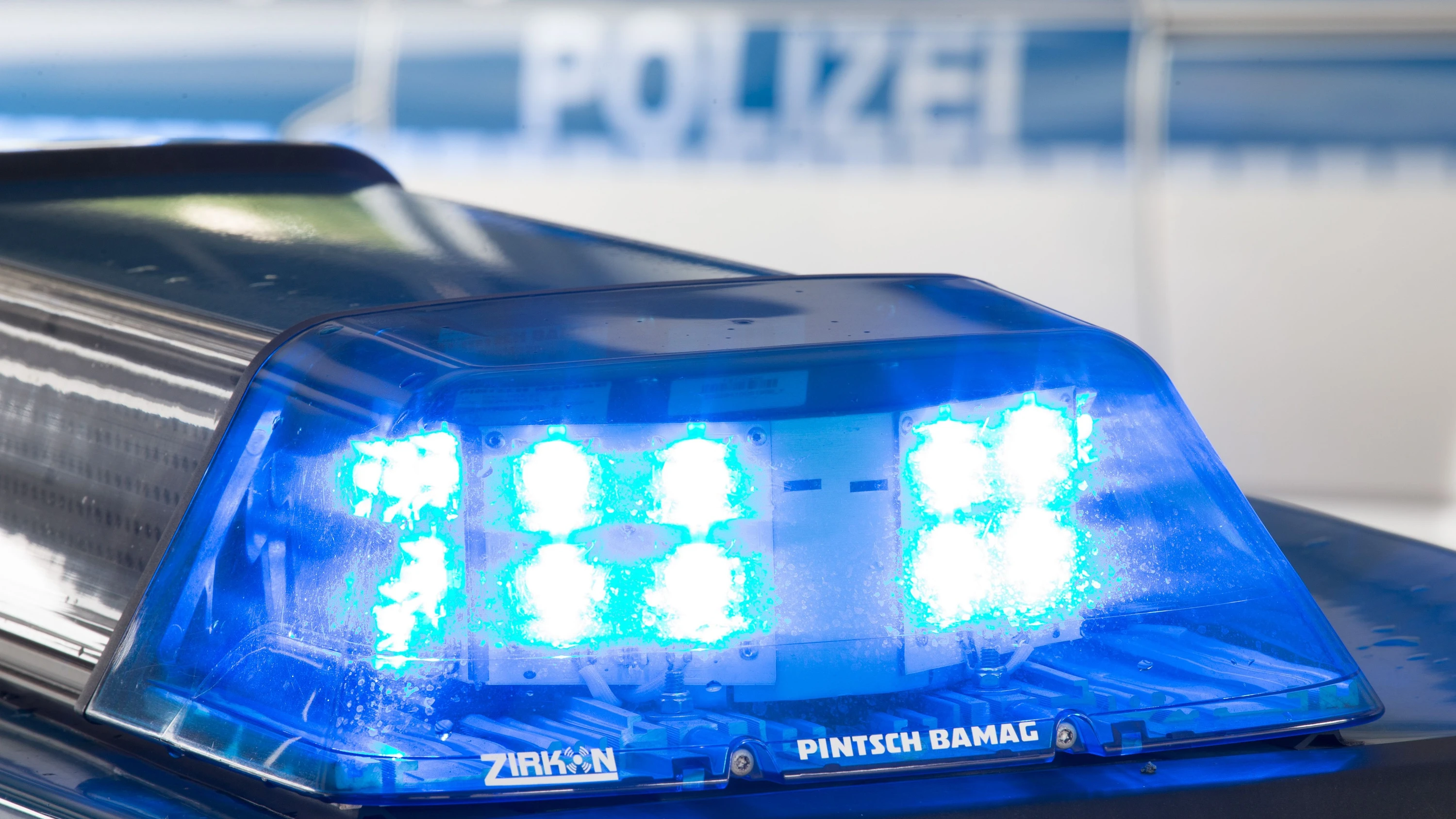 Tod an der Unfallstelle: Eine Frau stirbt, weil ihr Mann plötzlich beschleunigt (Symbolbild). - dpa