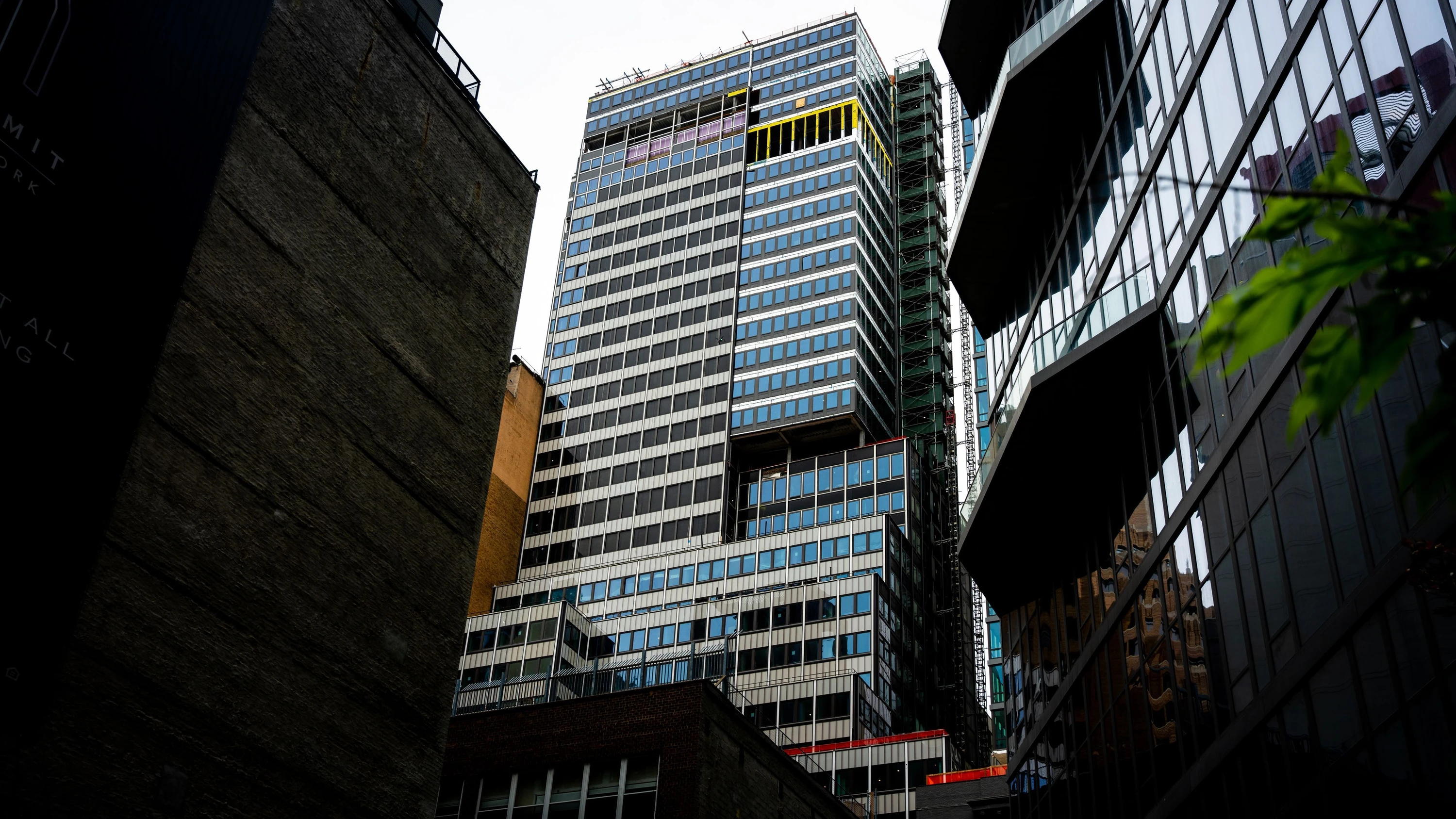 „Sehr ernste“ Lage: Angst vor Teileinsturz: Hochhaus in New York evakuiert „Sehr ernste“ Lage: Angst vor Teileinsturz: Hochhaus in New York evakuiert