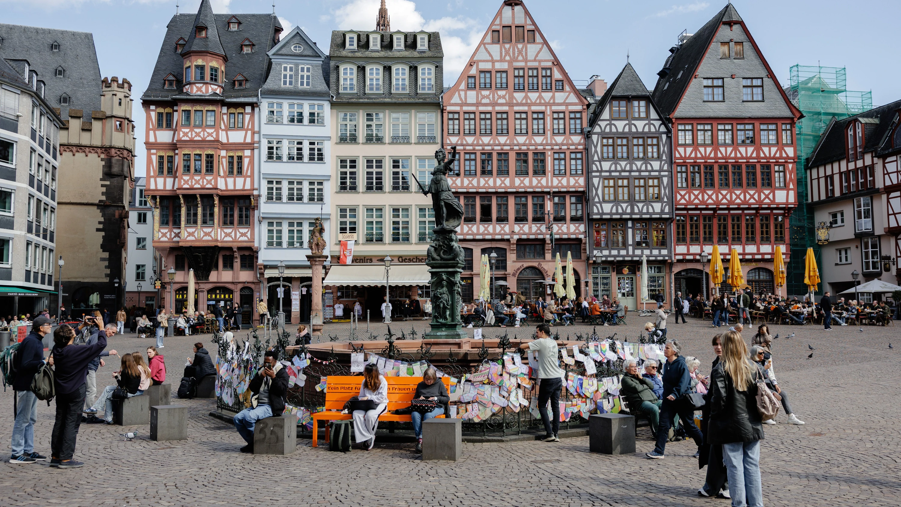 Stadtbild-Debatte: Menschen, die fest im sozialen Gefüge verankert sind