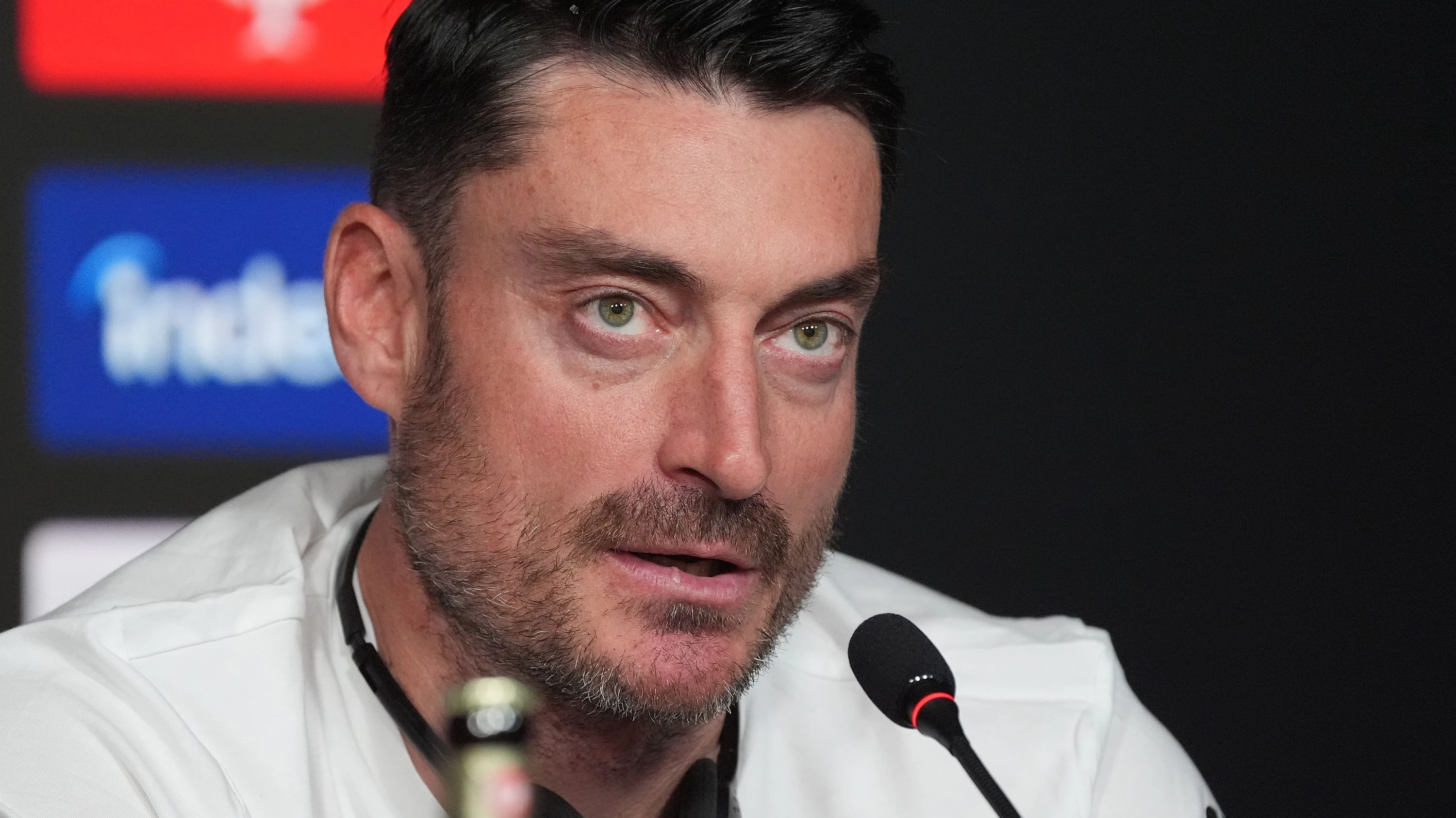 Eintracht-Trainer Riera: Erst denken, dann glauben!