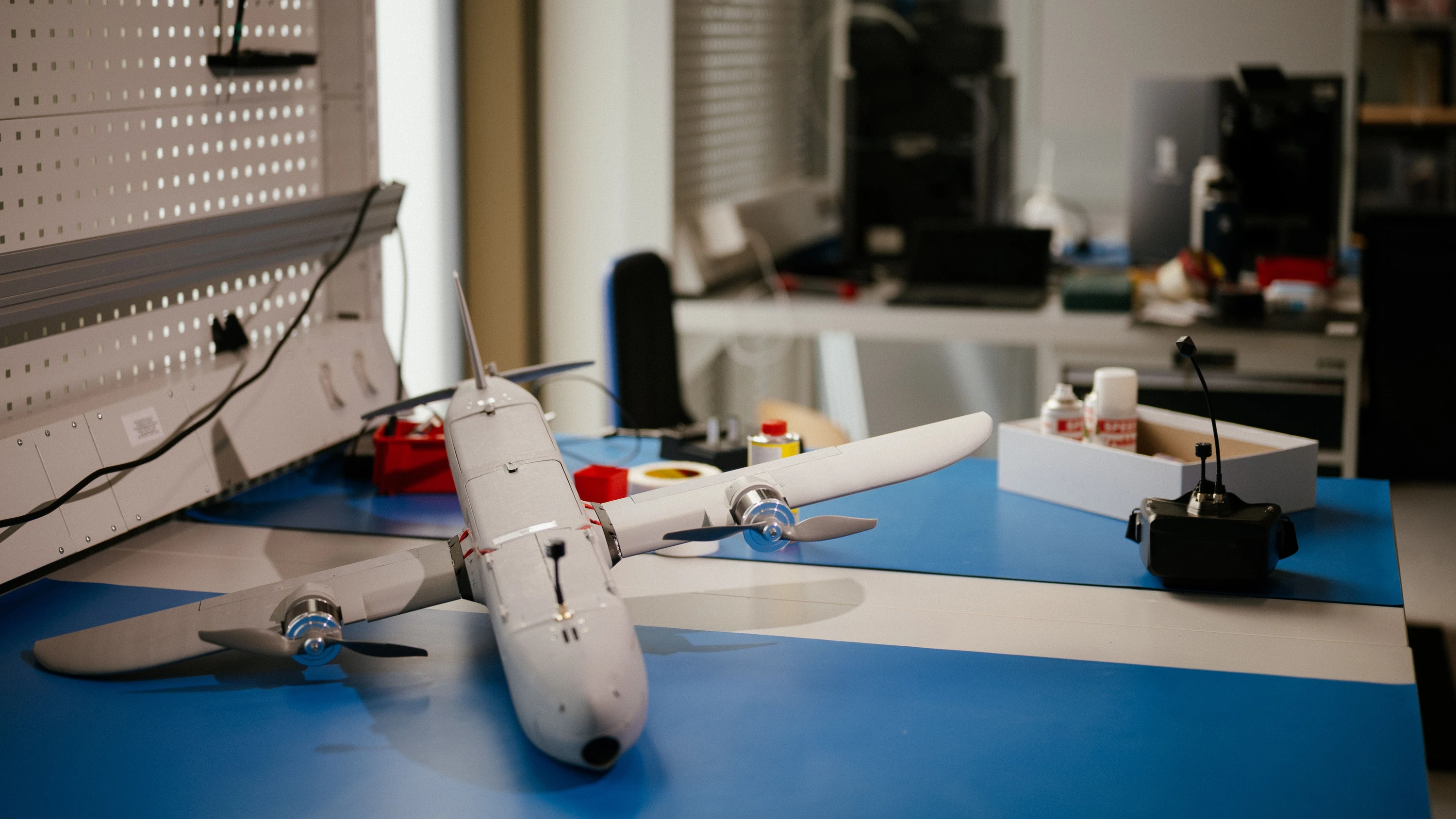 Deutsches Rüstungsunternehmen: Können Sie Hunderte Kamikazedrohnen abwehren, Herr Nagy?