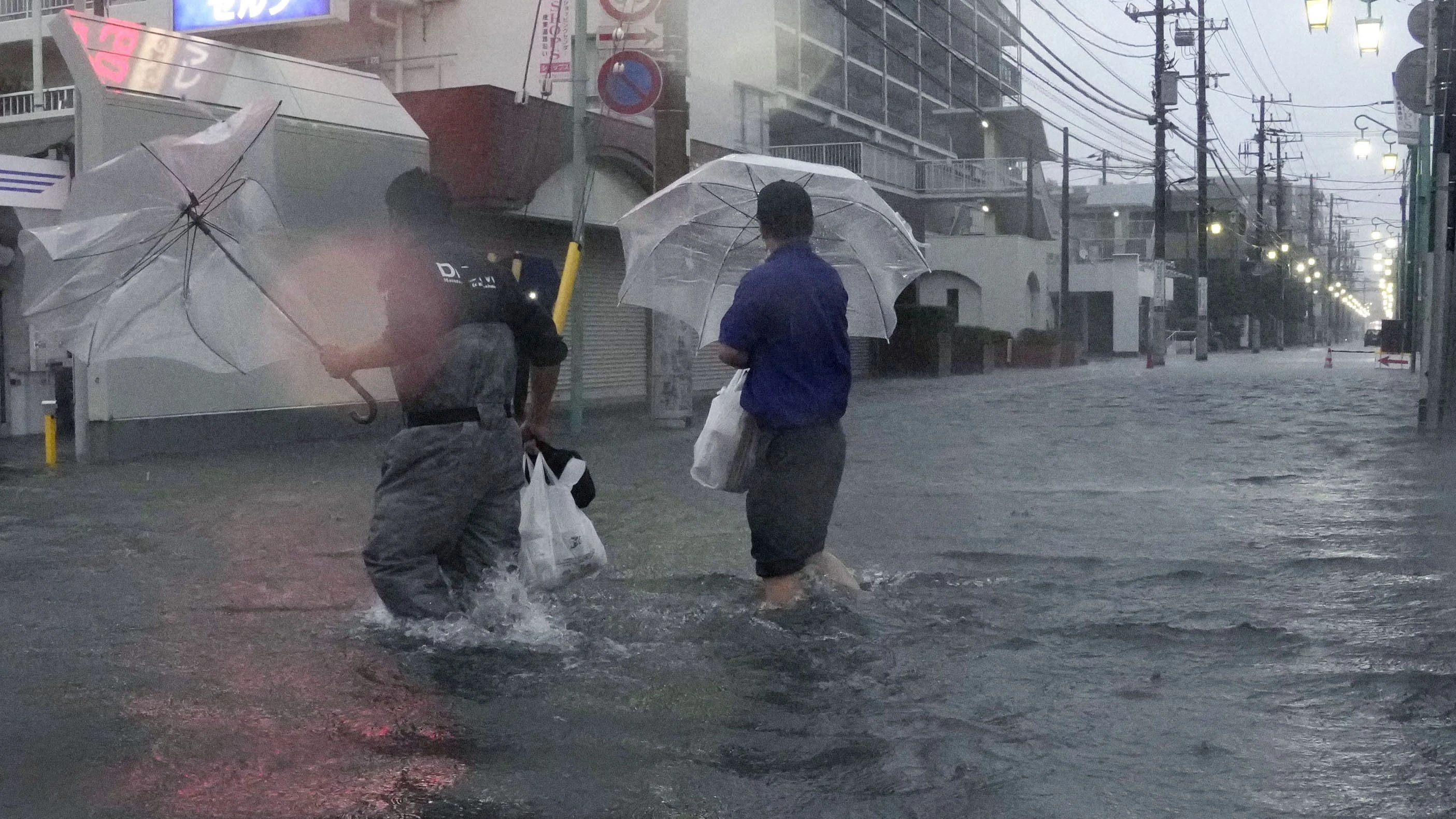 „Dujuan“: Mindestens vier Tote durch Taifun in Japan „Dujuan“: Mindestens vier Tote durch Taifun in Japan