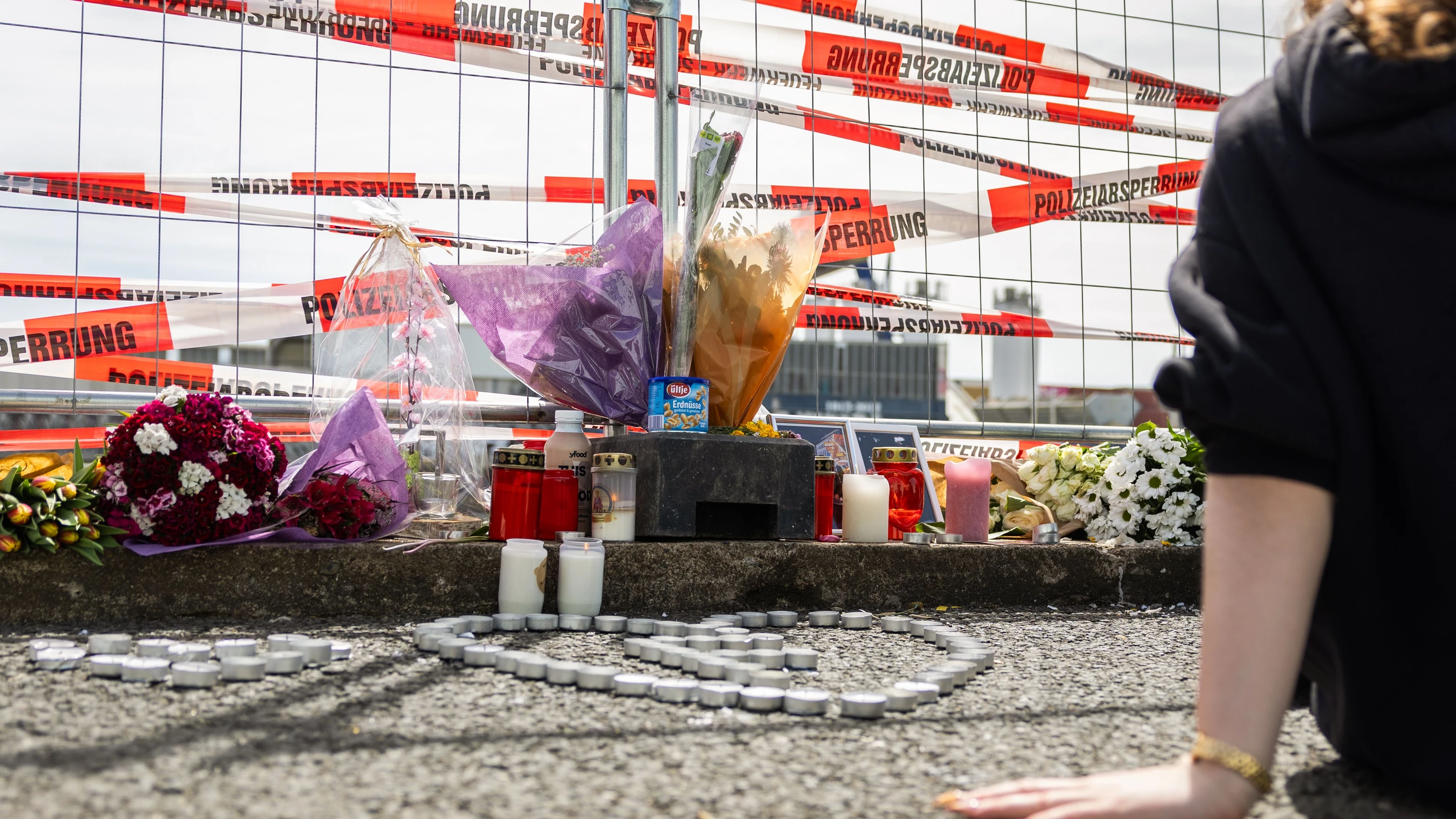 Unglück in Frankfurt: Fassungslosigkeit nach Auto-Sturz ins Hafenbecken