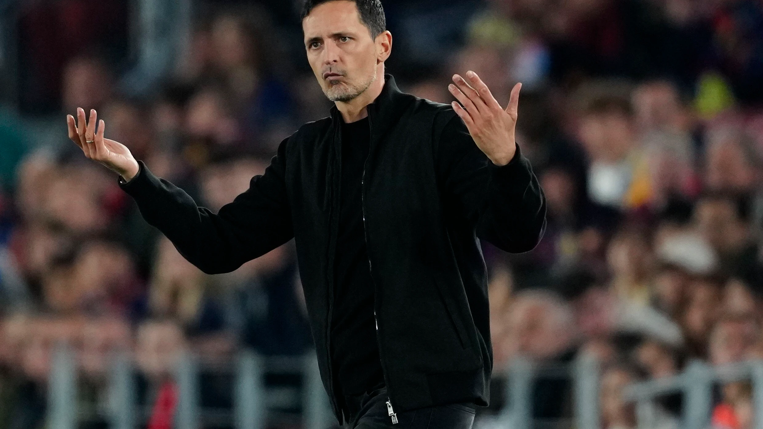 Eintracht-Trainer unter Druck: Toppmöller in der Pflicht Eintracht-Trainer unter Druck: Toppmöller in der Pflicht