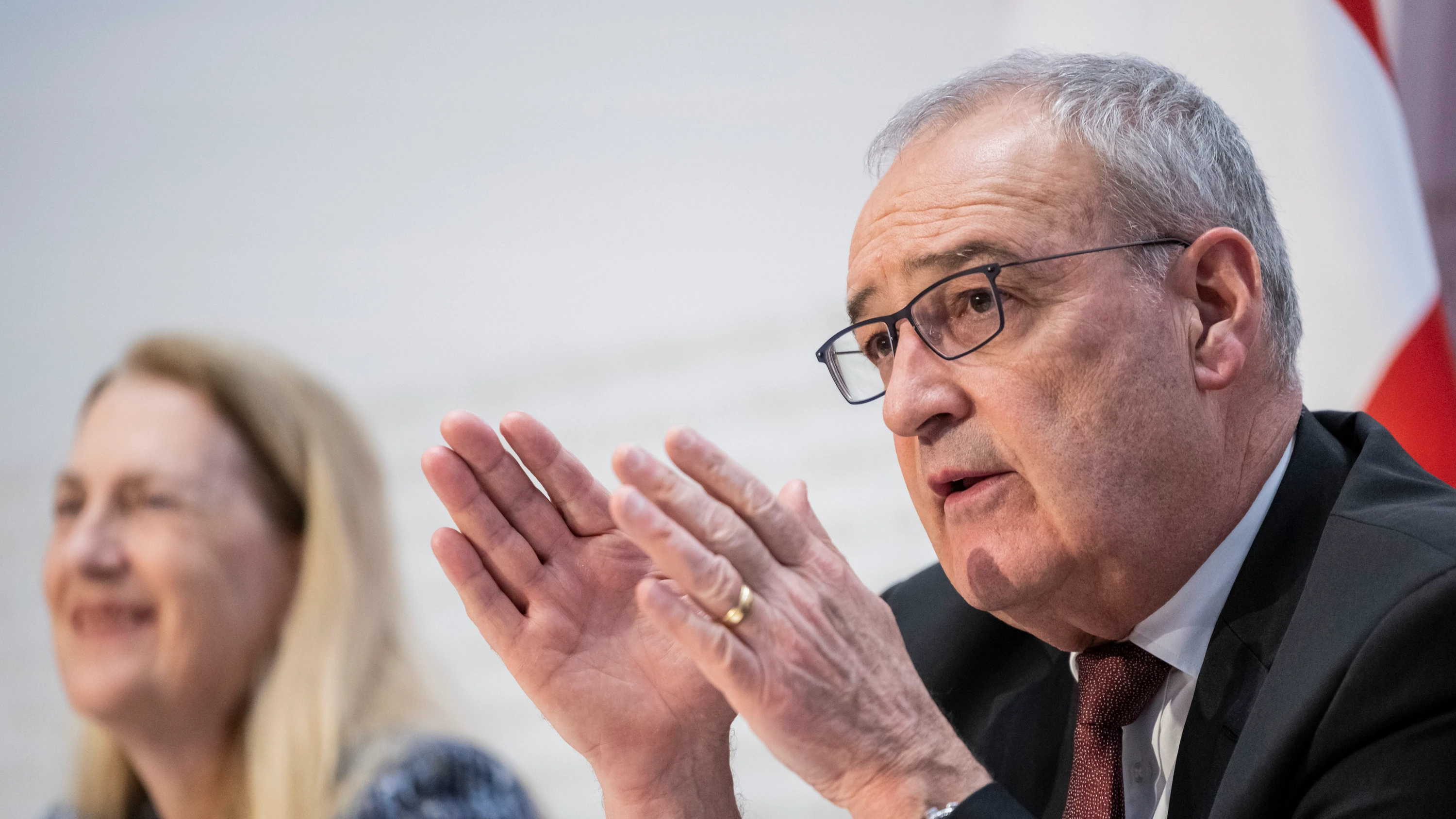 Guy Parmelin: Ein Schweizer Winzer auf der Weltbühne Guy Parmelin: Ein Schweizer Winzer auf der Weltbühne