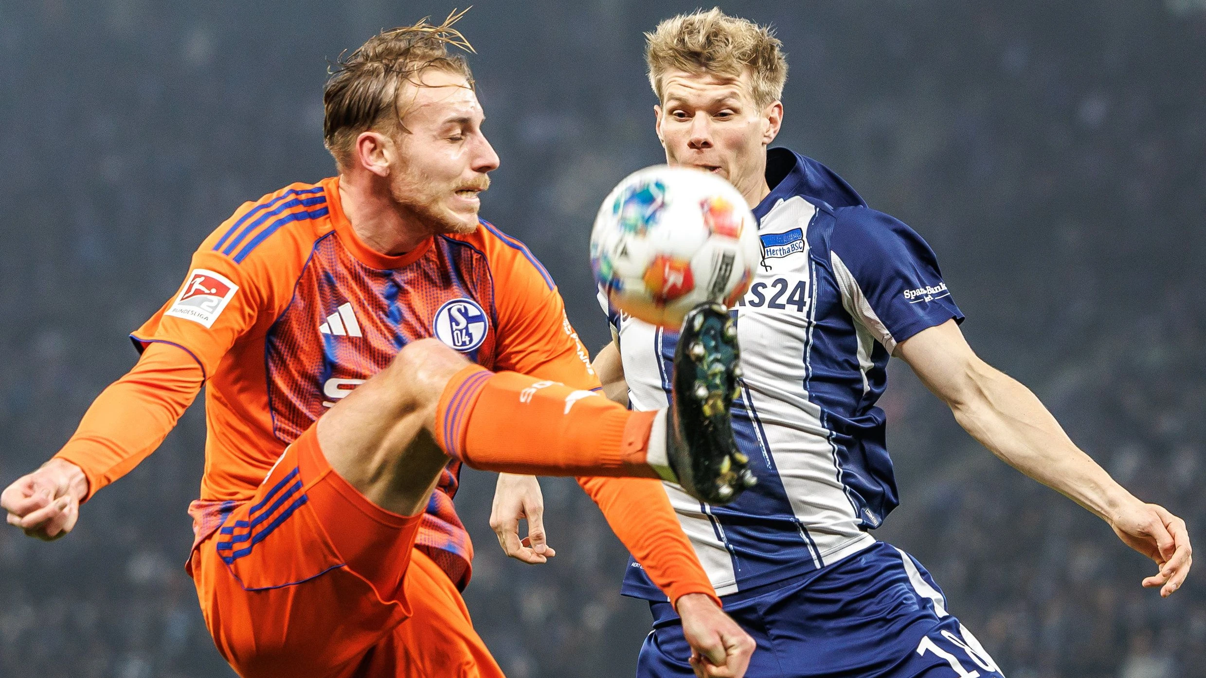 Hertha BSC gegen Schalke: Fan-Proteste gegen Polizei überschatten Zweitliga-Topspiel