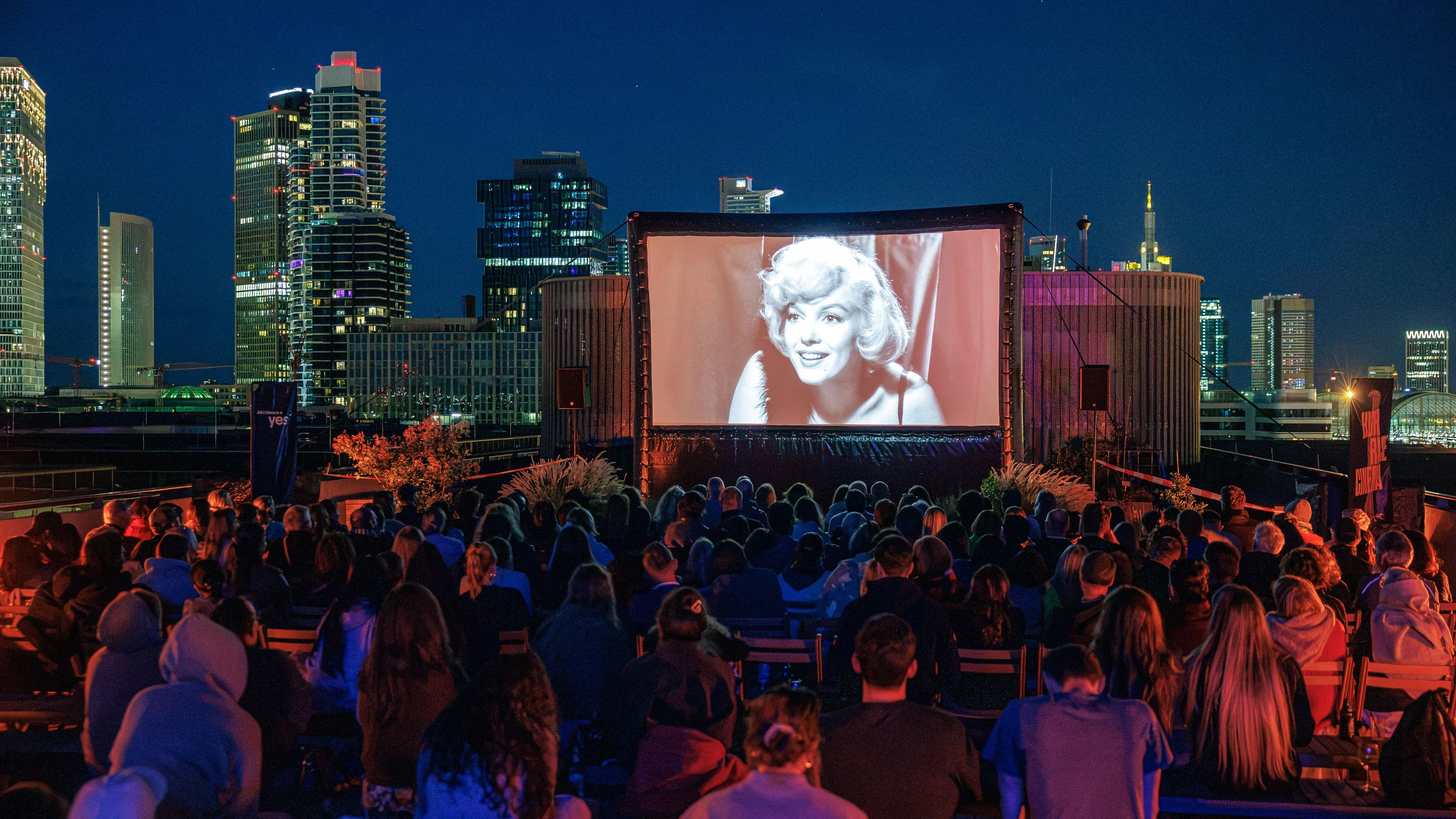 High Rise Cinema: Filmklassiker mit Skylineblick