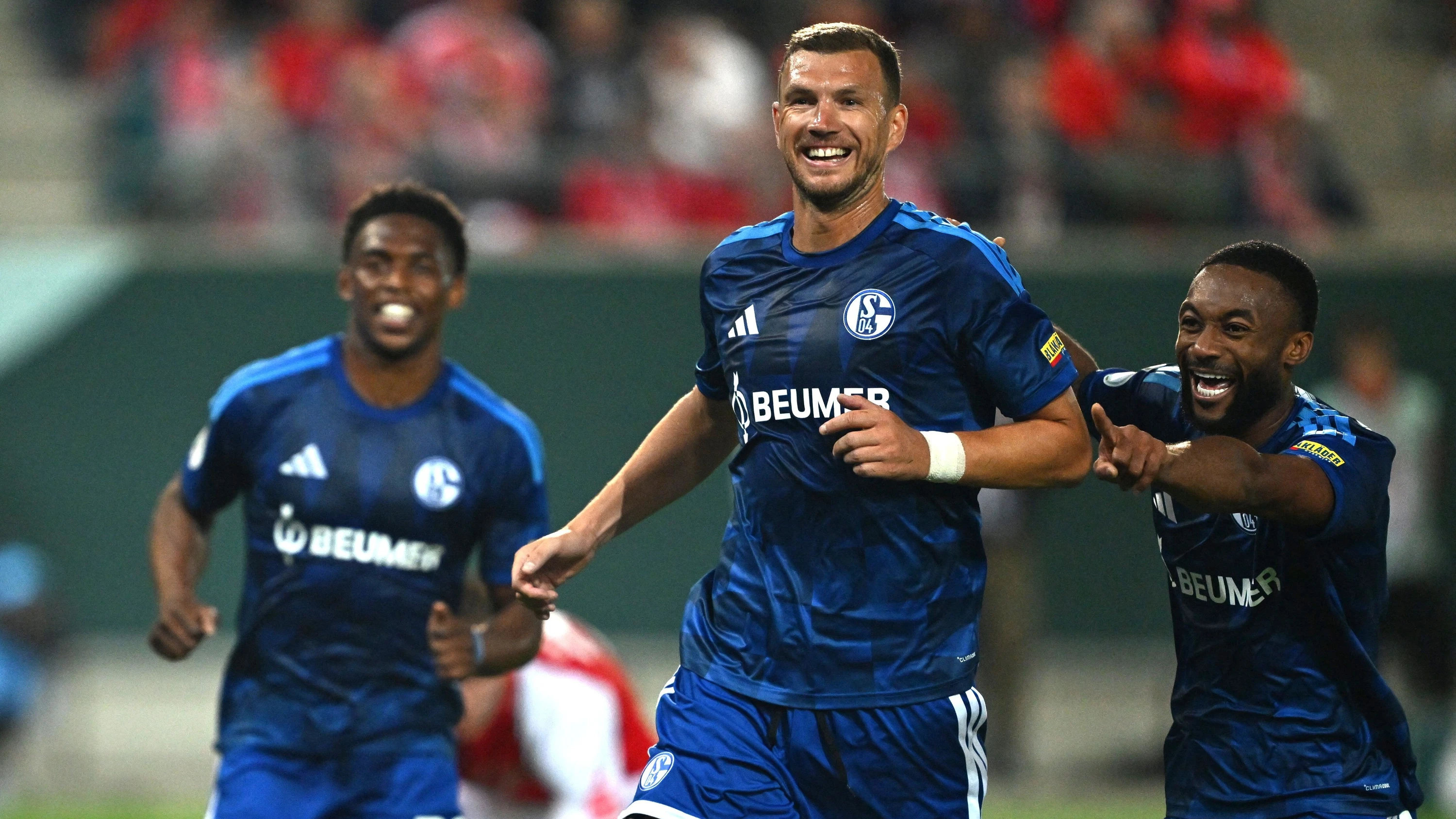 16-Jähriger trifft für HSV: Schalke wendet Pokal-Aus gerade noch ab