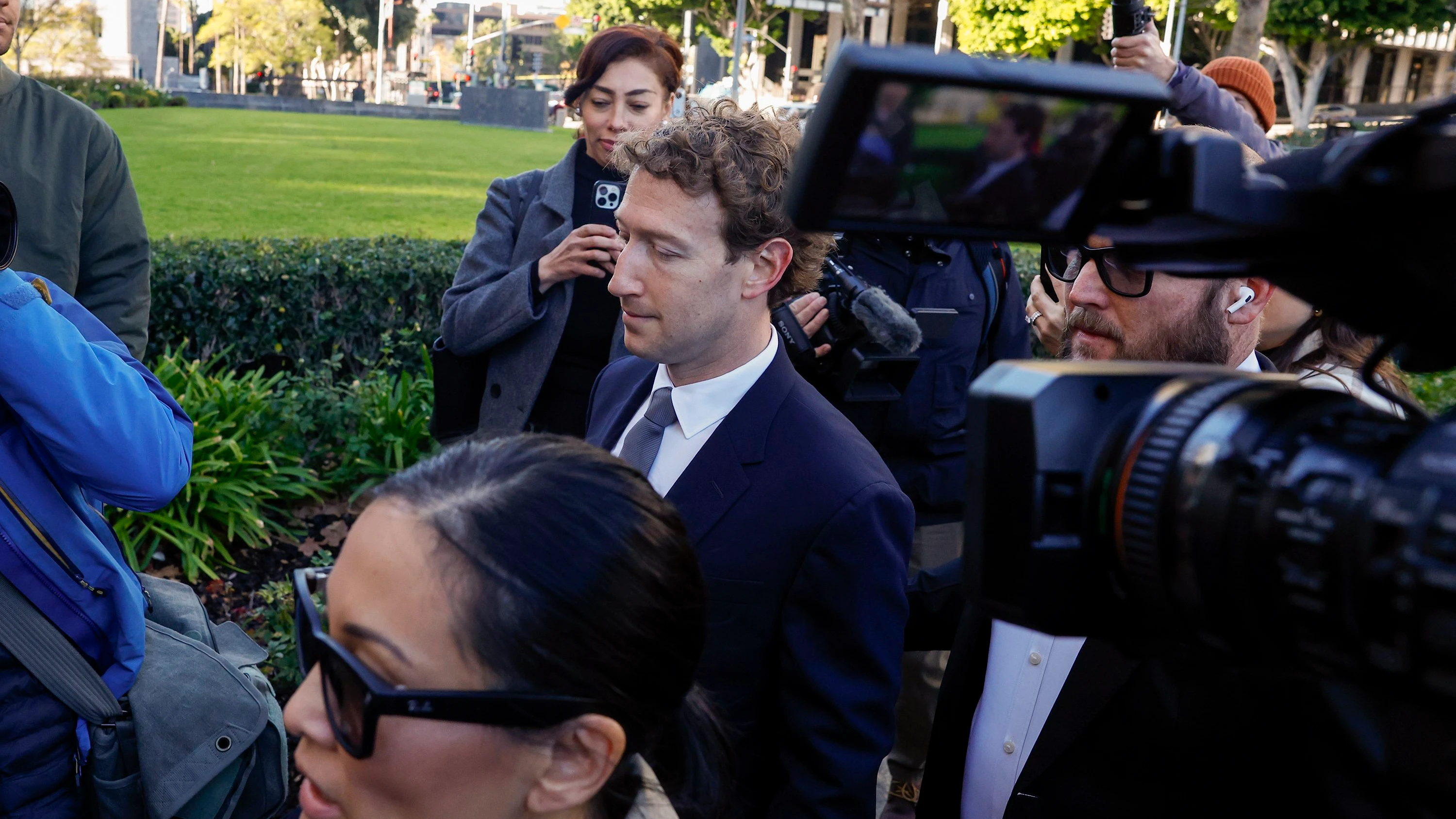 Prozess in Los angeles: Zuckerberg verteidigt Meta vor Gericht