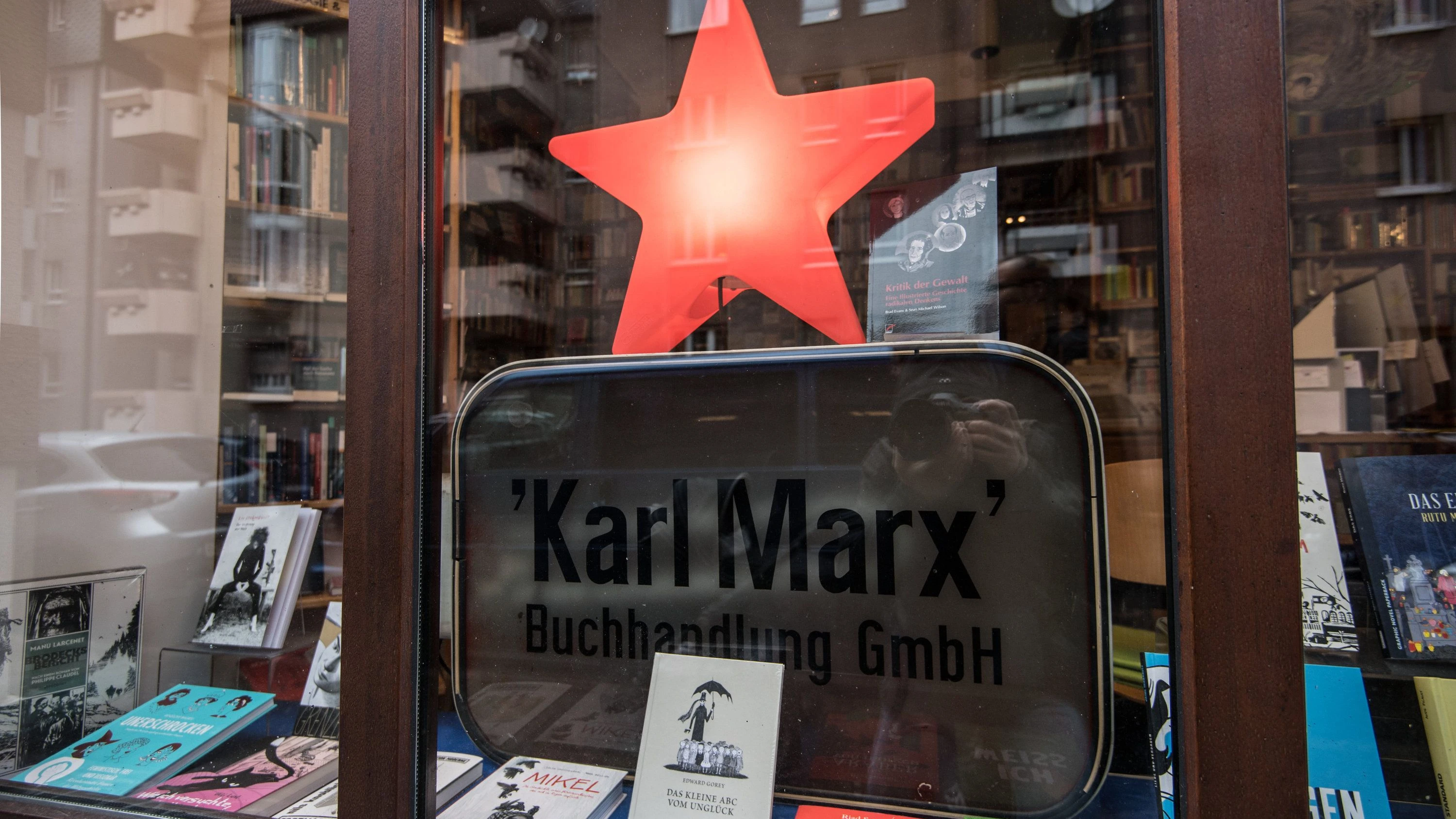 Bild: Nach Weimers Preis-Eklat: Jetzt interessiert sich auch die AfD für Buchhandlungen