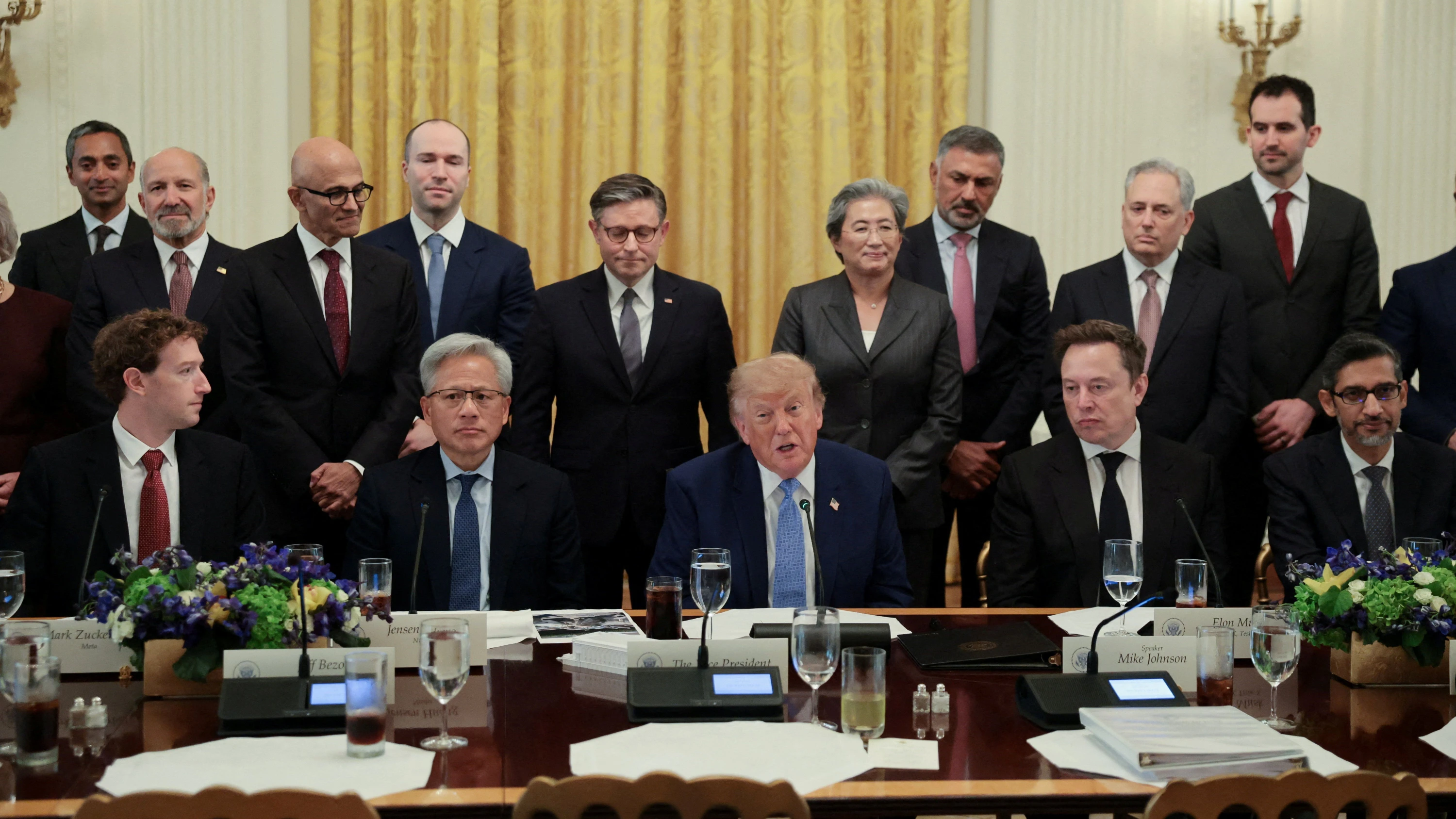 US-Präsident Donald Trump speist mit den Tech-Titanen im Weißen Haus. Zu den Gästen zählen Elon Musk, Nvidia-Chef Jensen Huang, Mark Zuckerberg von Meta und Sundar Pichai von Google. - Reuters