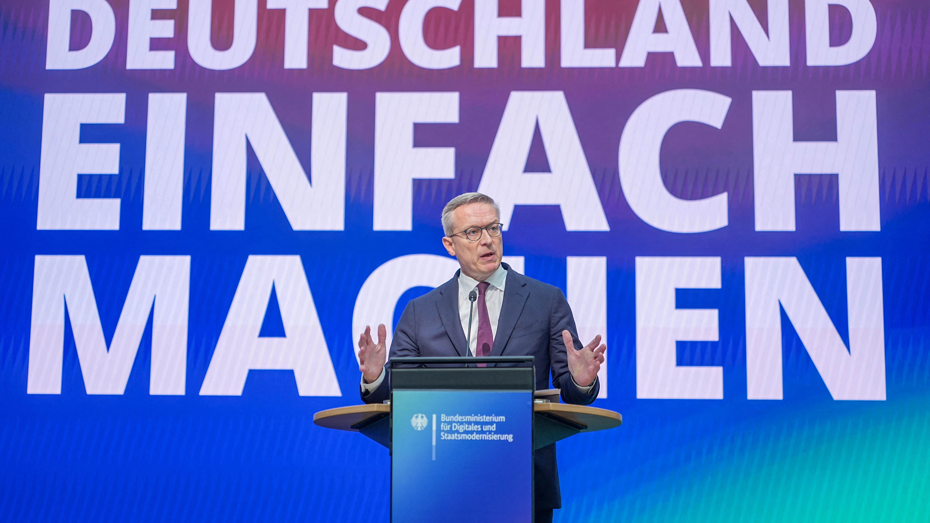 „Hart in der Sache“: Wie Wildberger Berichtspflichten entrümpeln will
