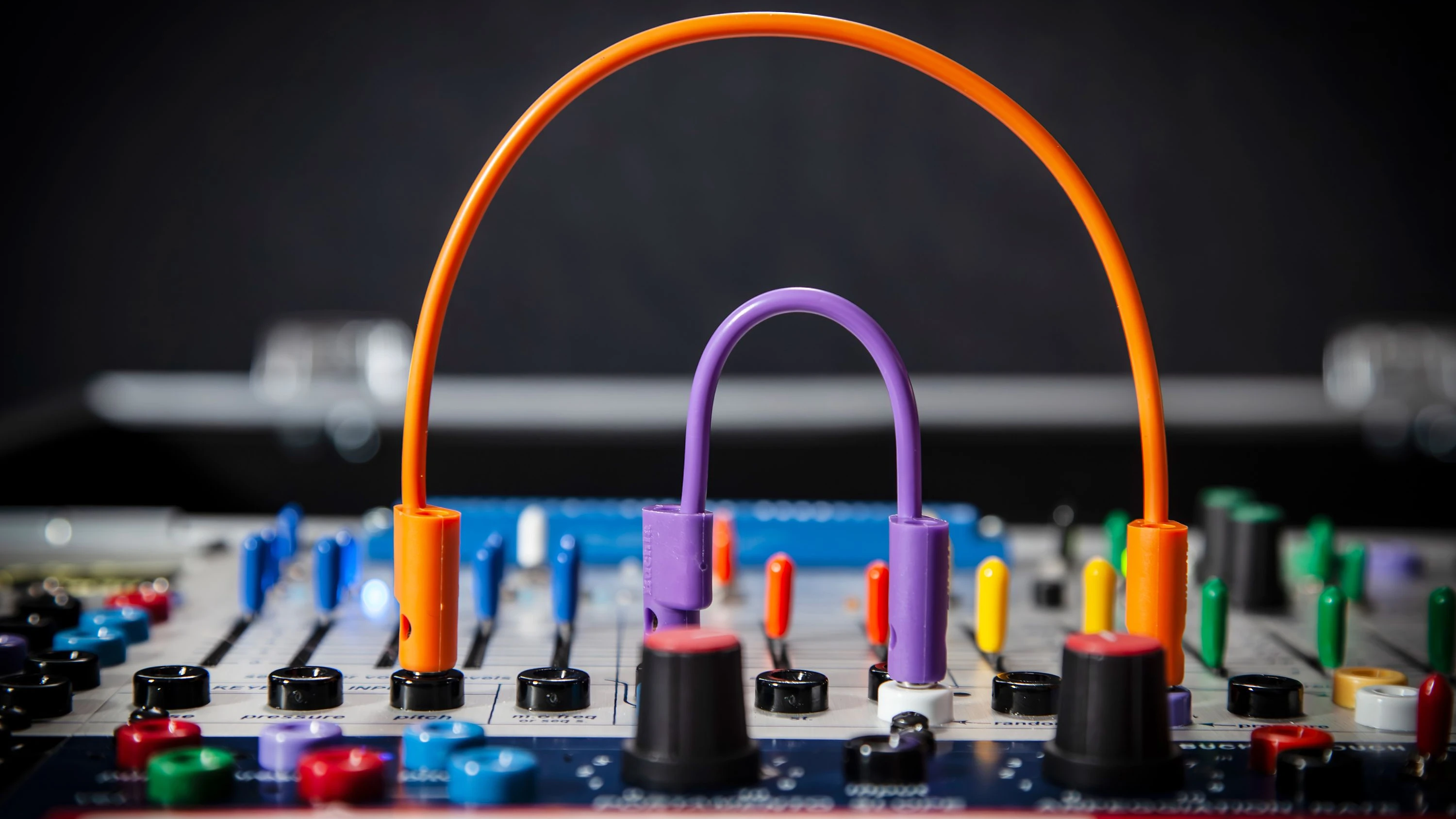 Synthesizer im Museum: In elektrischen Geräten streut immer Spannung