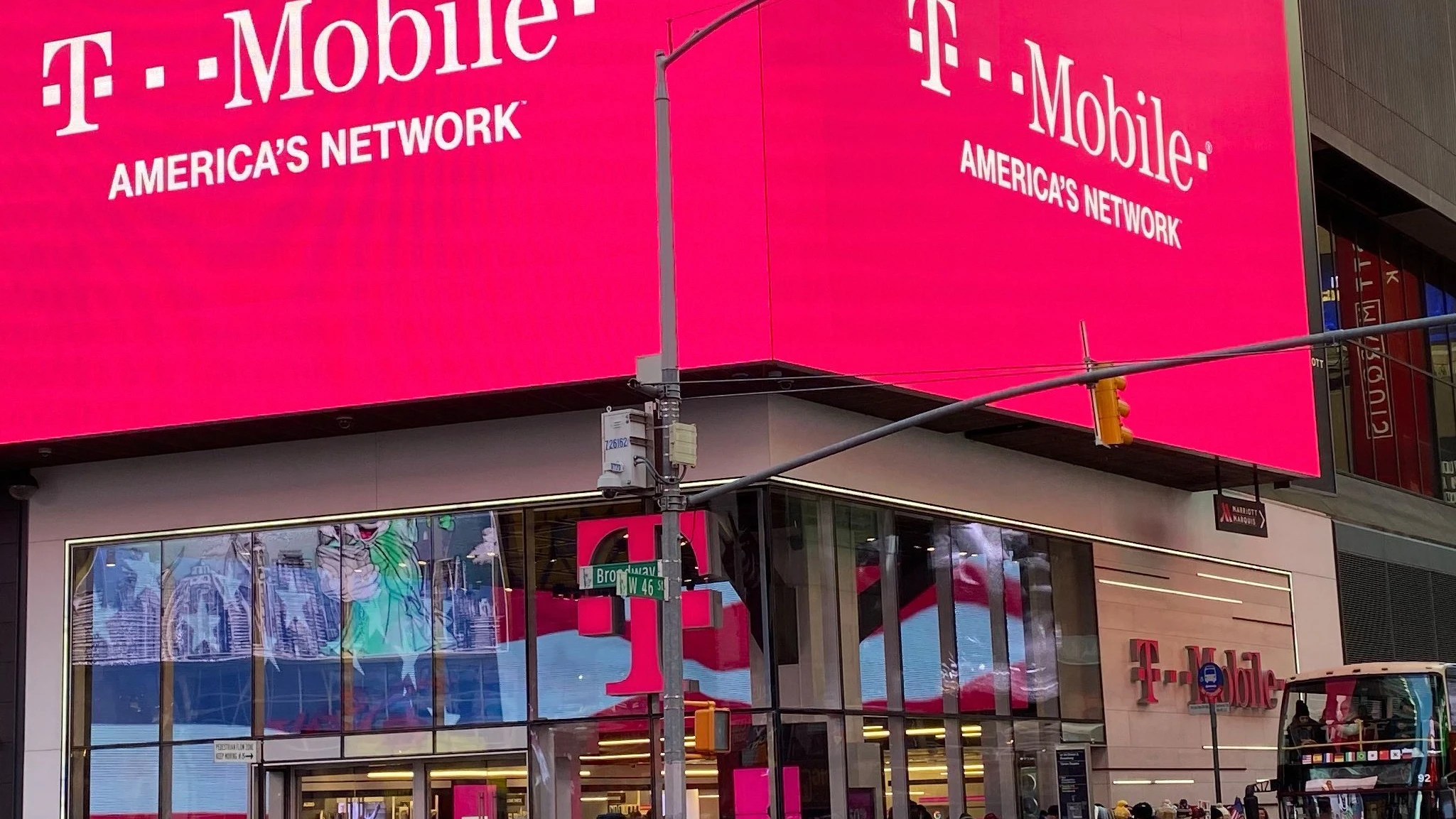 Business-Ticker: Blockiert Elliott die Telekom-Fusion?