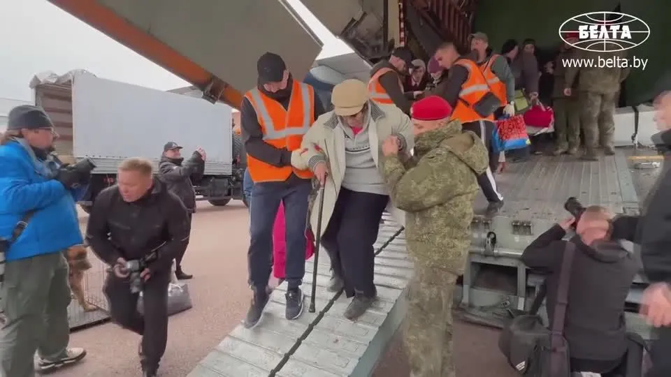 UKRAINE: Evakuierte aus dem besetzten Oleschky über Belarus gebracht
