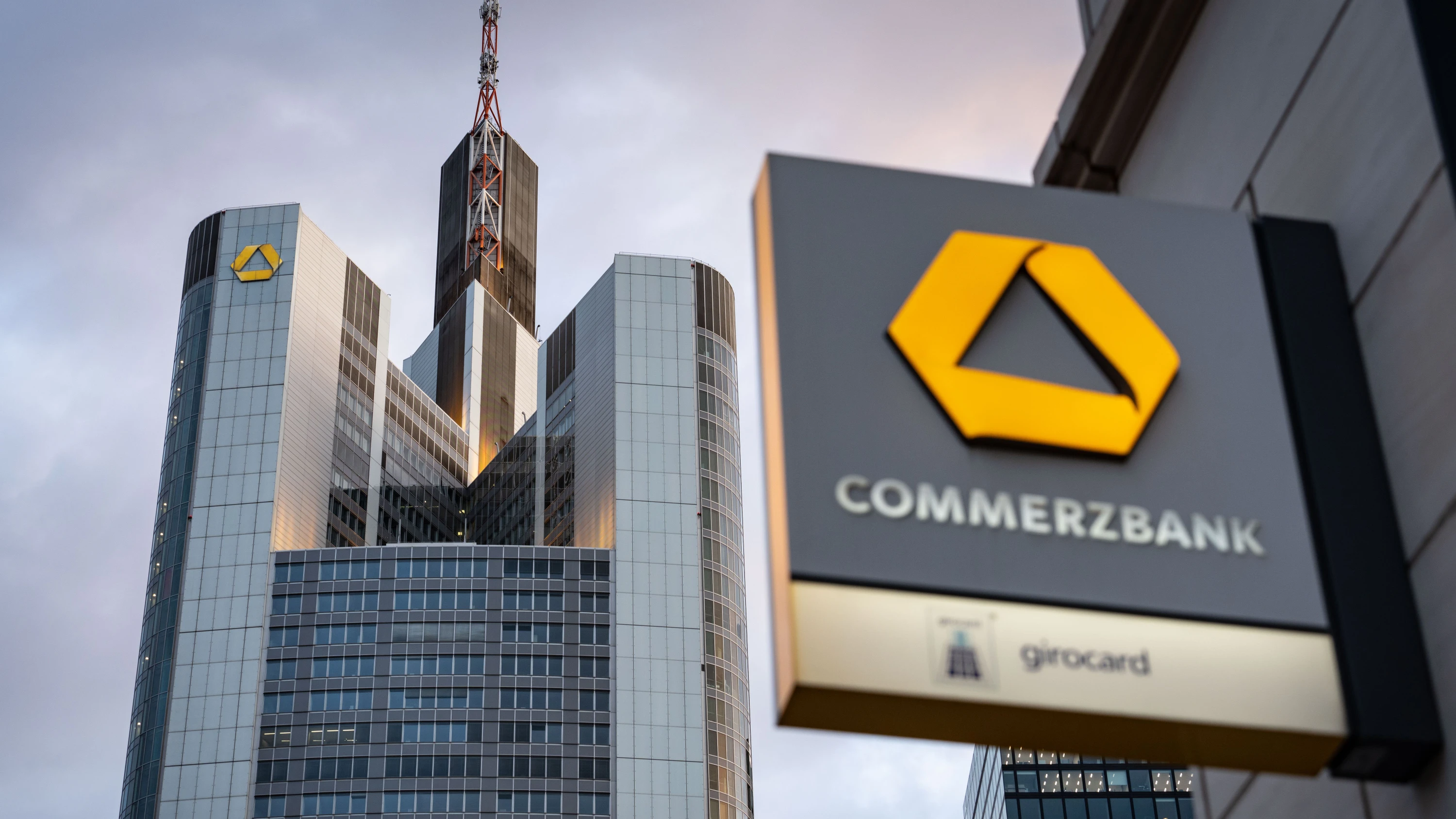 Bankenaufsicht: EZB genehmigt Commerzbank-Übernahme durch Unicredit