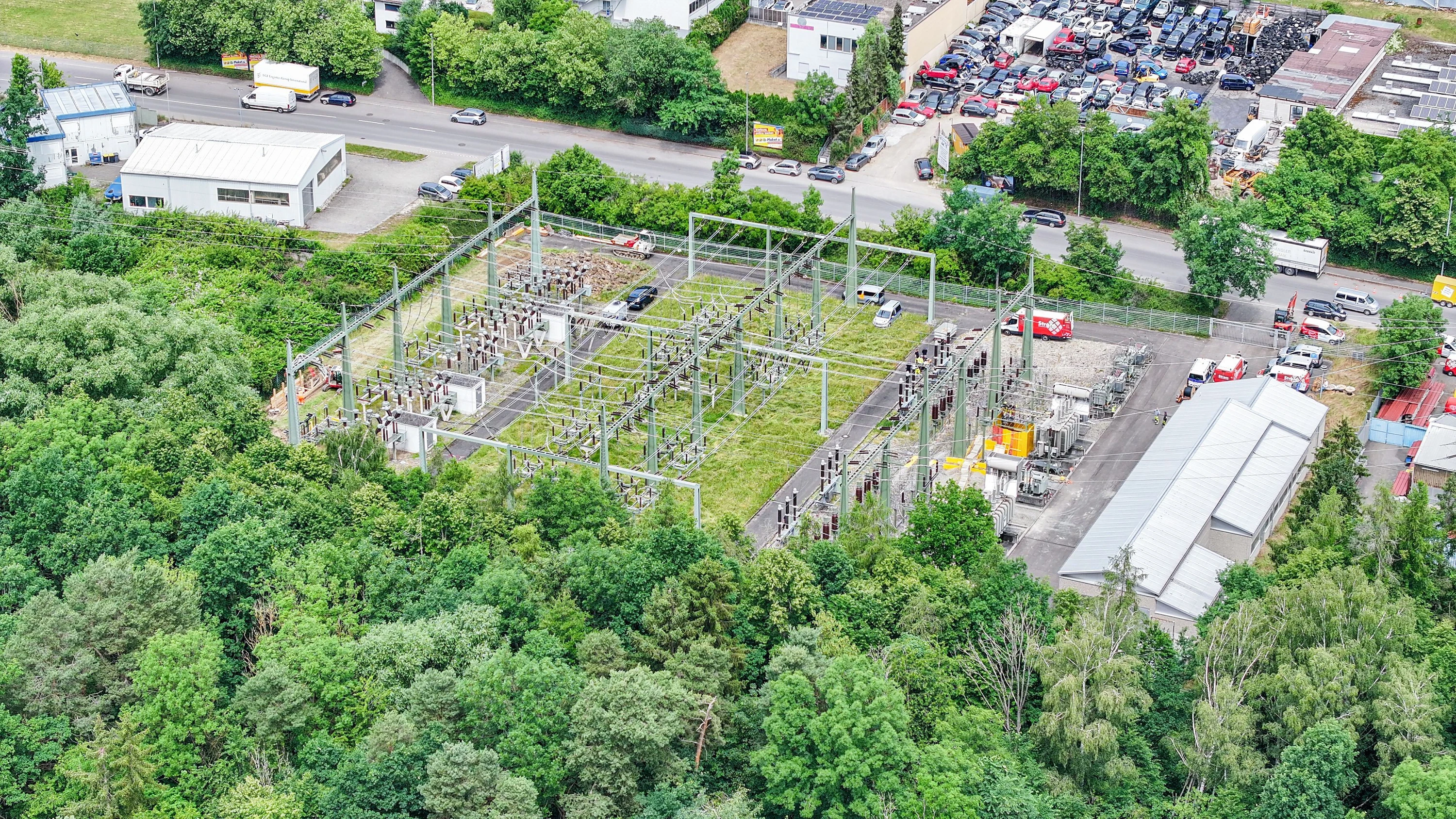 Ein Blick auf das betroffene Umspannwerk in Reutlingen (Luftaufnahme mit Drohne) - dpa
