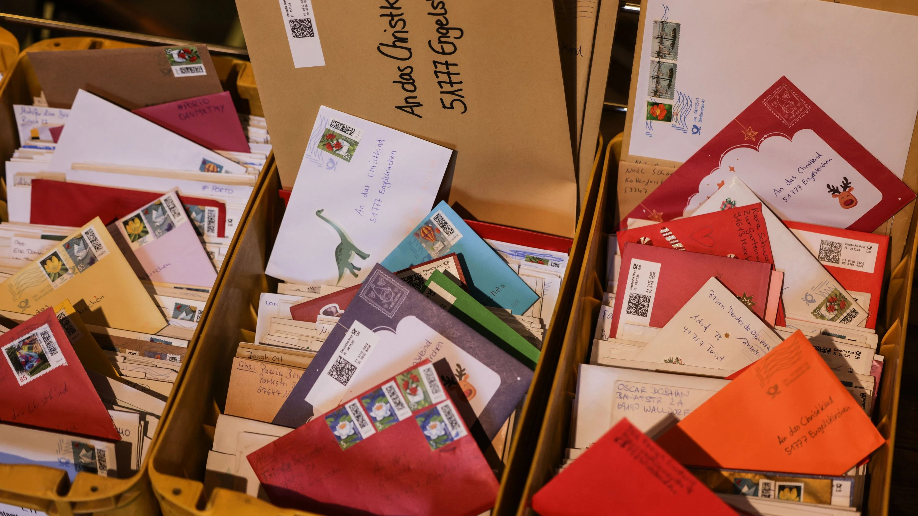 Weihnachtspost: 90.000 Briefe ans Christkind in Engelskirchen eingetroffen Weihnachtspost: 90.000 Briefe ans Christkind in Engelskirchen eingetroffen