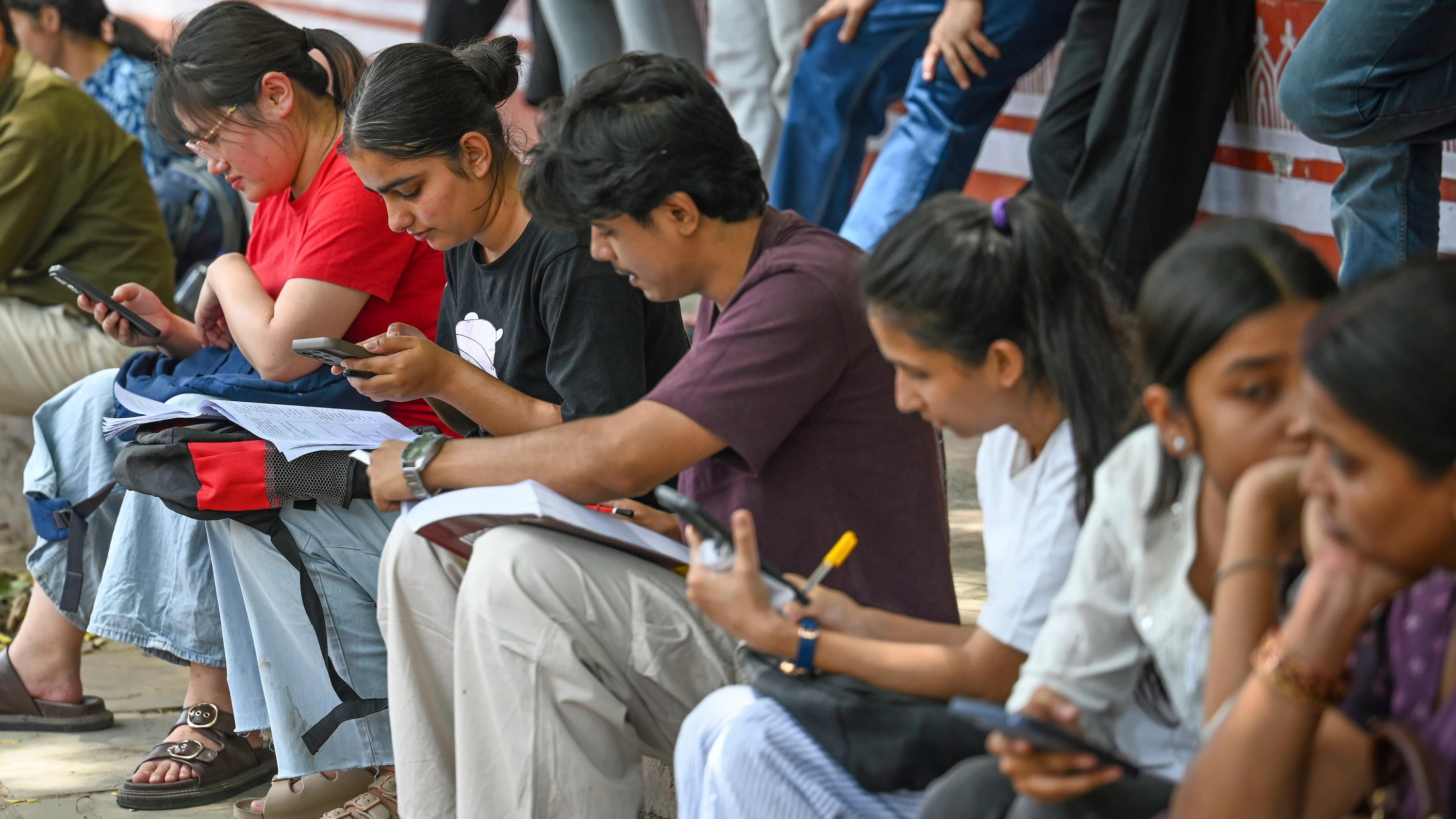 Junge Inder (hier Bewerber für den Staatsdienst in Neu Delhi) sind zunehmend erbost über die Regierung. - Picture Alliance