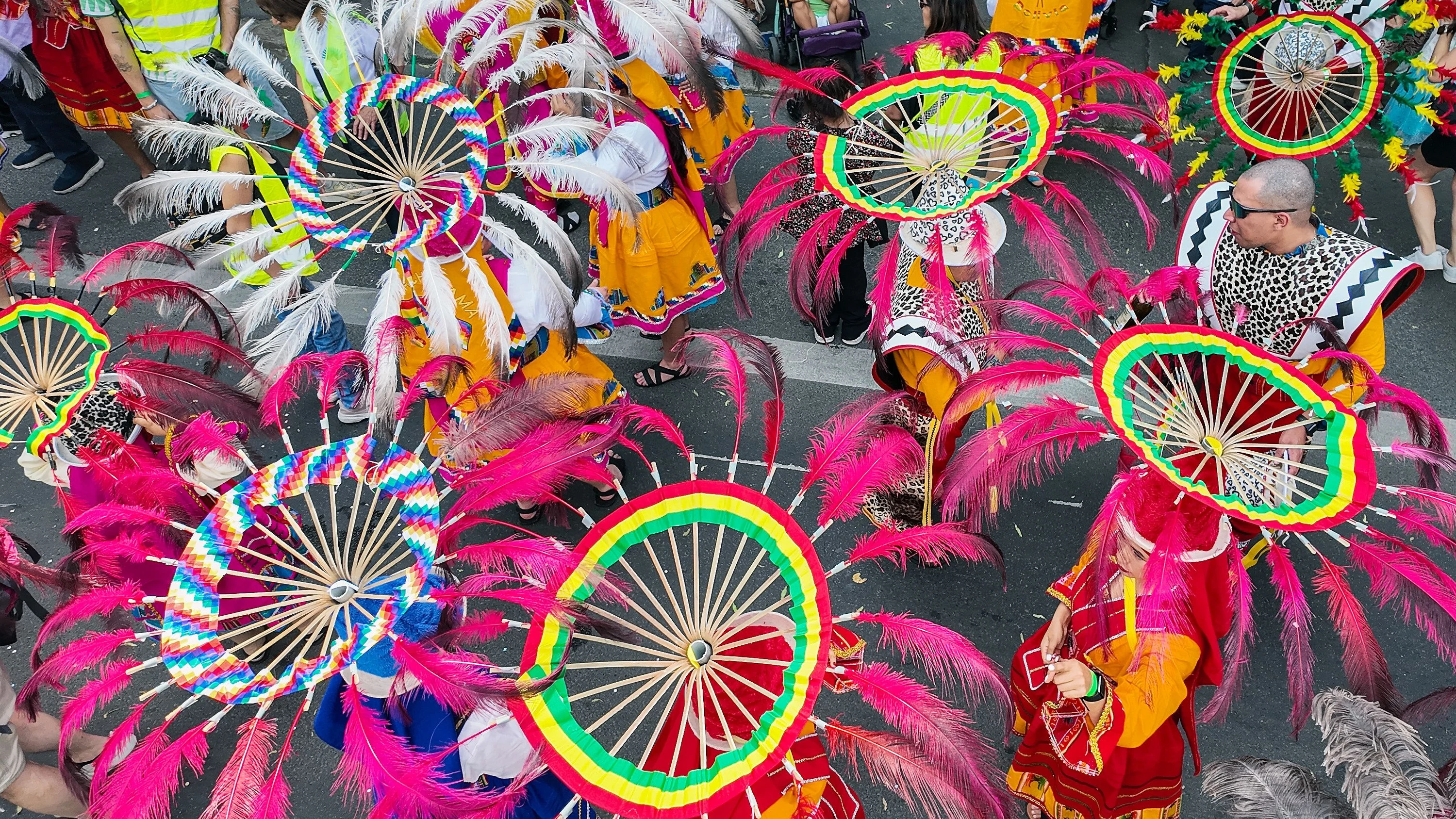 Bild: Zeichen gegen Rassismus: Hunderttausende feiern „Karneval der Kulturen“ in Berlin