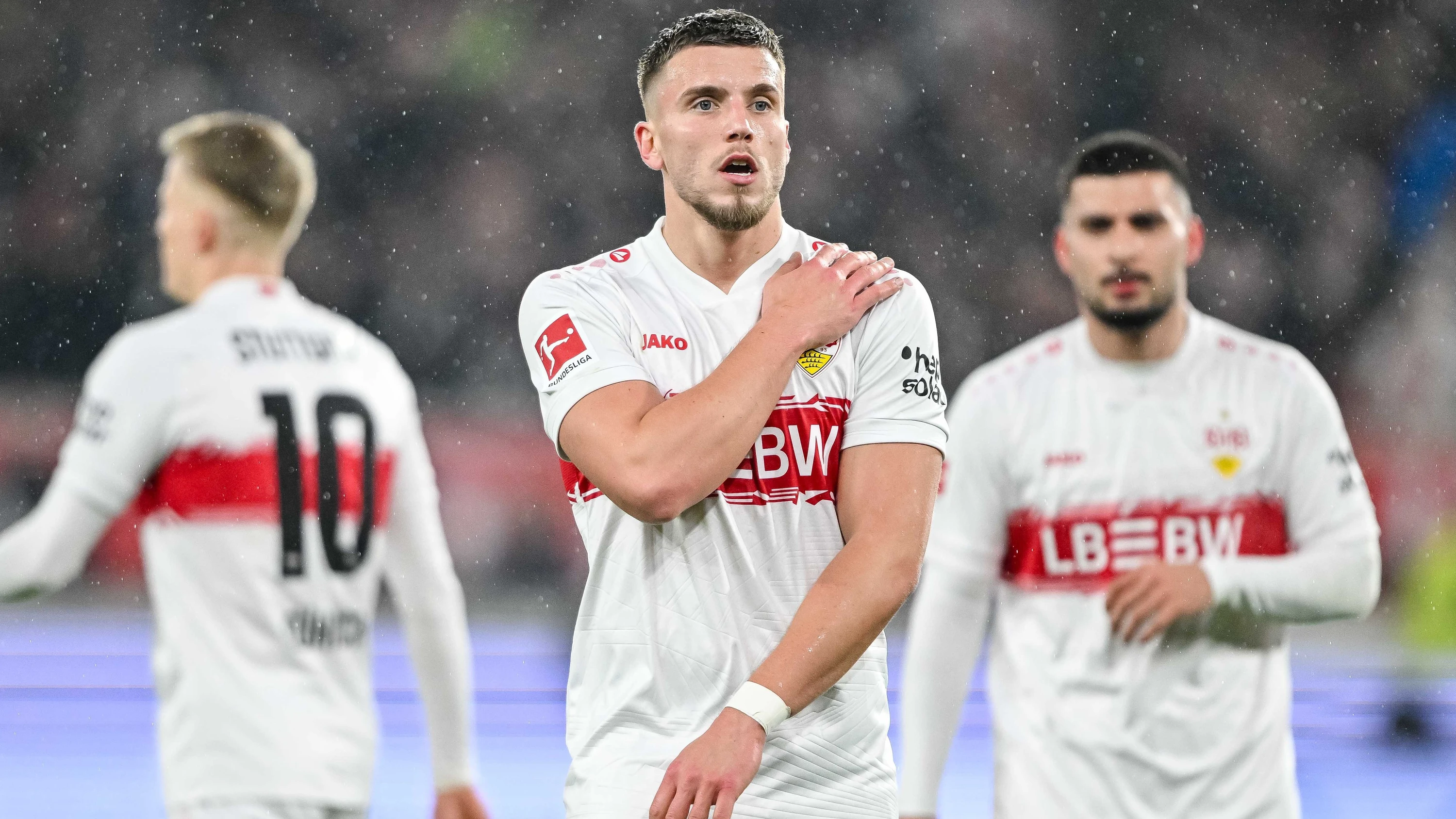 Gegen Köln in Bundesliga: VfB Stuttgart siegt nach turbulenter Schlussphase Gegen Köln in Bundesliga: VfB Stuttgart siegt nach turbulenter Schlussphase