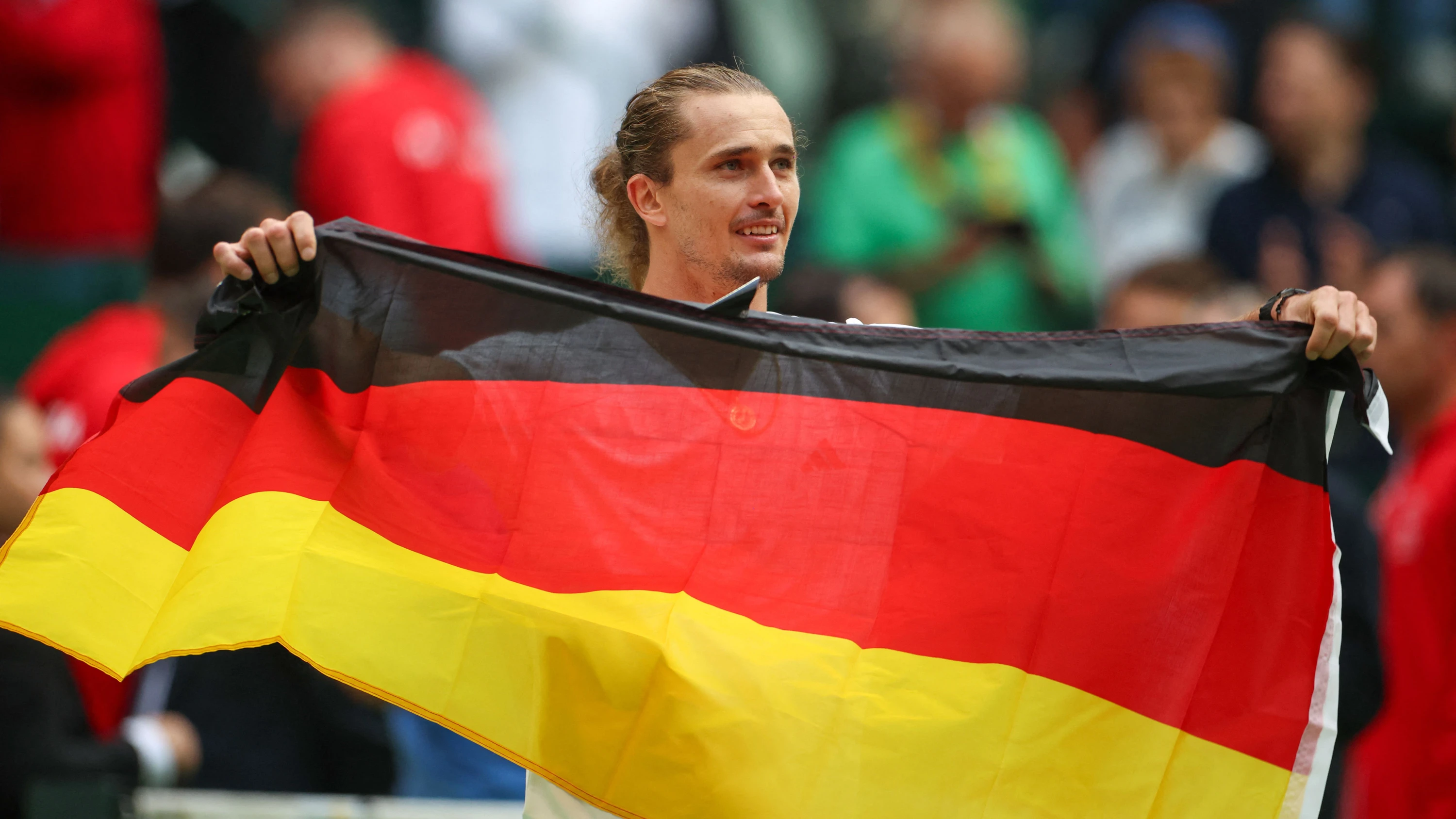 Alexander Zverev ignoriert den familiären Rat, tritt beim Davis Cup an und gewinnt seine beiden Einzel. - dpa
