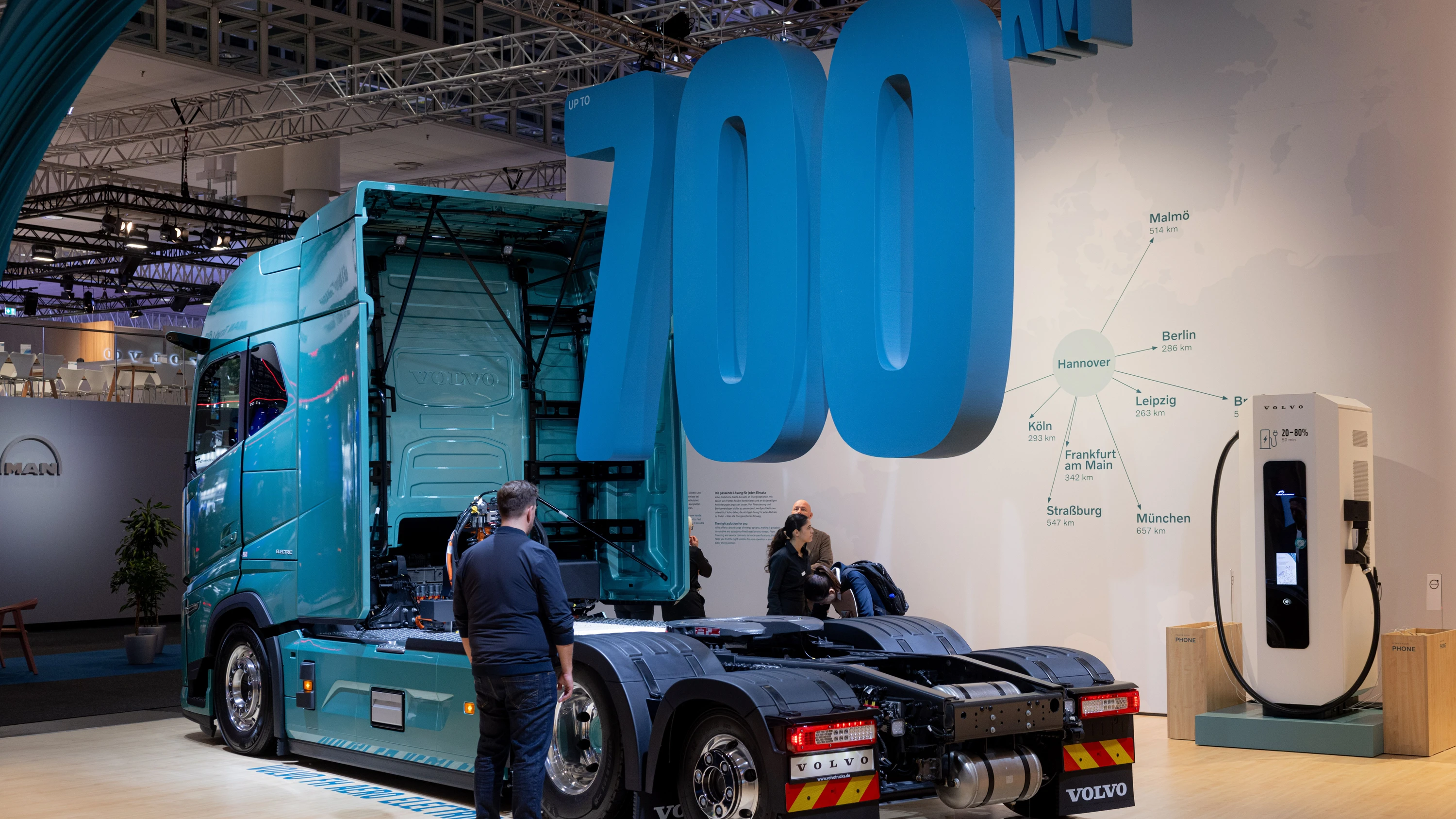 Bild: IAA Nutzfahrzeuge: Lastwagenbranche unter Strom