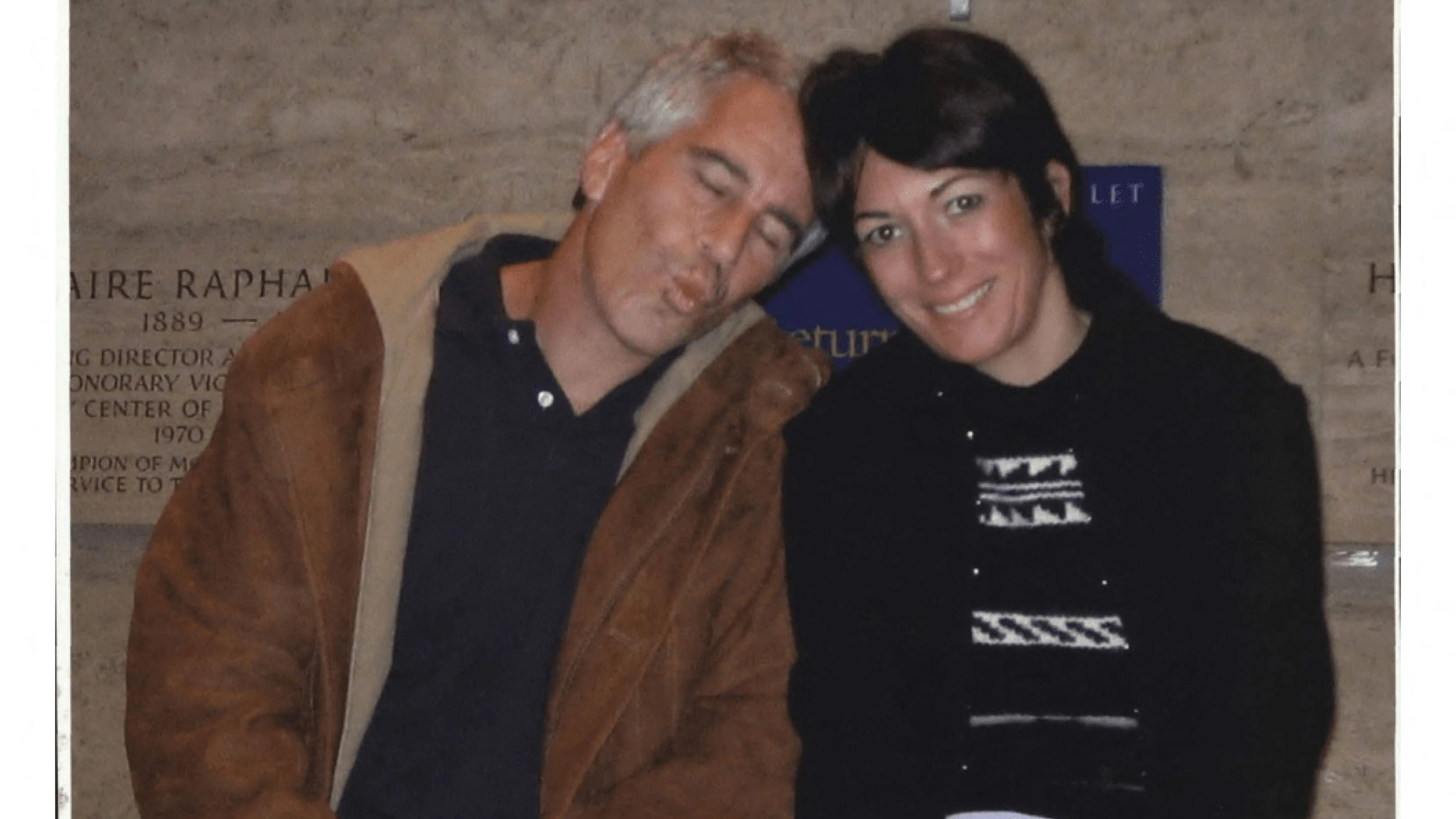 Weibliche Epstein-Komplizen: „Sie hat uns an ihn verfüttert“