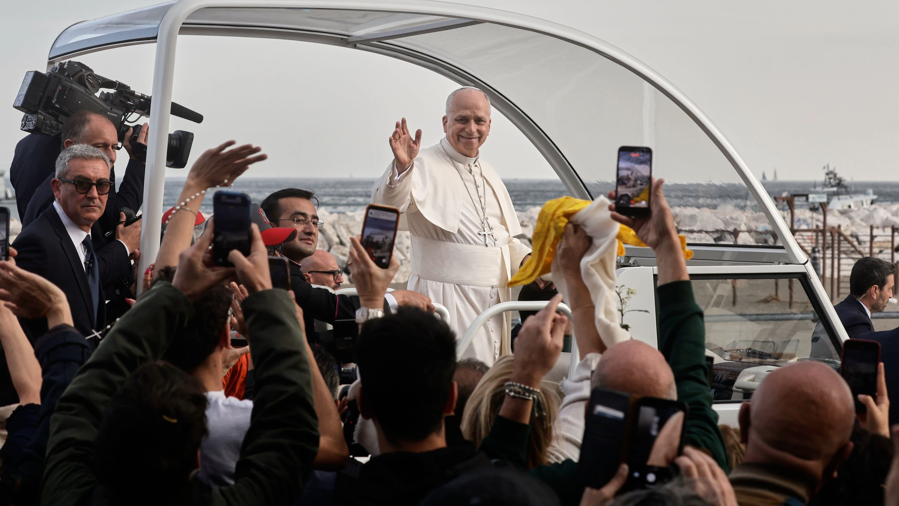 Bild: Papst scheitert an Hotline: „Würde es etwas ändern, wenn ich sage, dass ich Papst Leo bin?“
