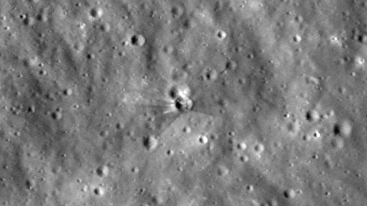 Bild: Raumfahrt: Neuer Mondkrater nach Einschlag eines SpaceX-Teils